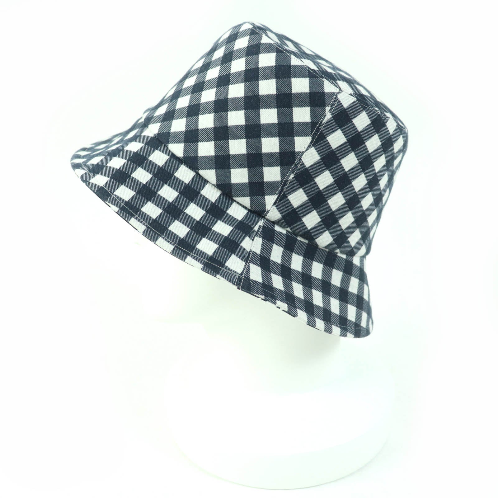 Christian Dior hat 22VIC923I130 Main: 49%, Main: 46%, Main: 5%, Lining: 49%, Lining: 46%, : Polyurethane 5% Navy Ivory 56