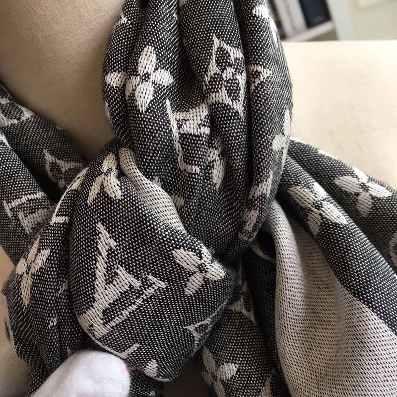 EN - Luxury LUV  Scarf 019