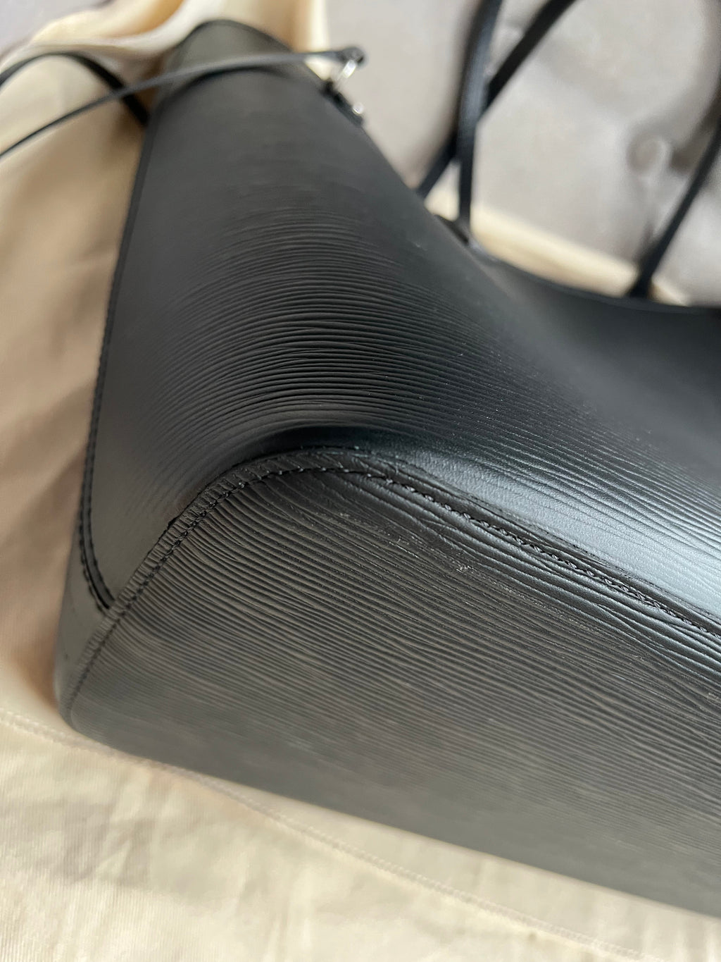 Louis Vuitton Neverfull MM Black Epi Leather (RRP £1,740)