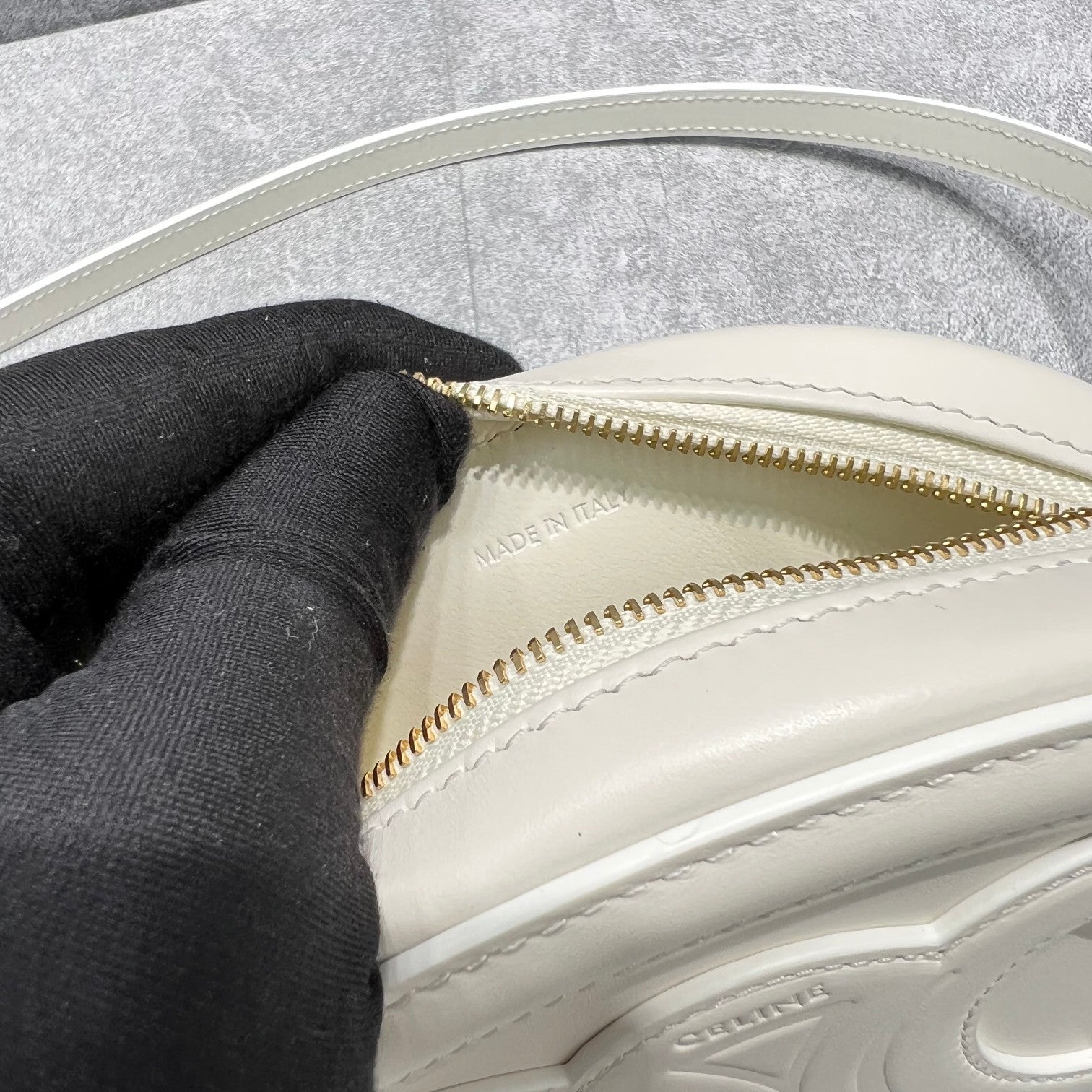 GLAMI Crossbody Oval Purse Cuir Triomphe White For Women 6in/16cm