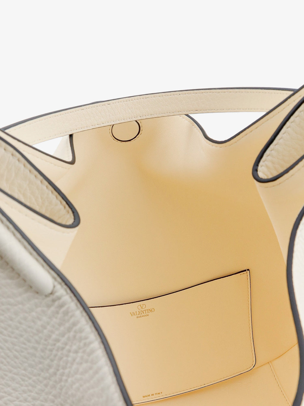 Valentino Garavani Woman Valentino Garavani Woman White Shoulder Bags