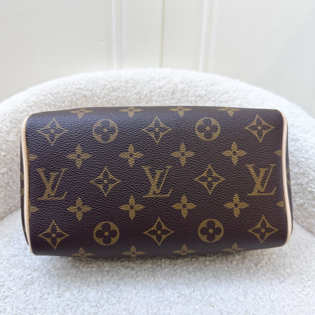 LV Speedy Bandouliere 20 in Monogram Canvas and Beige Patterned Strap