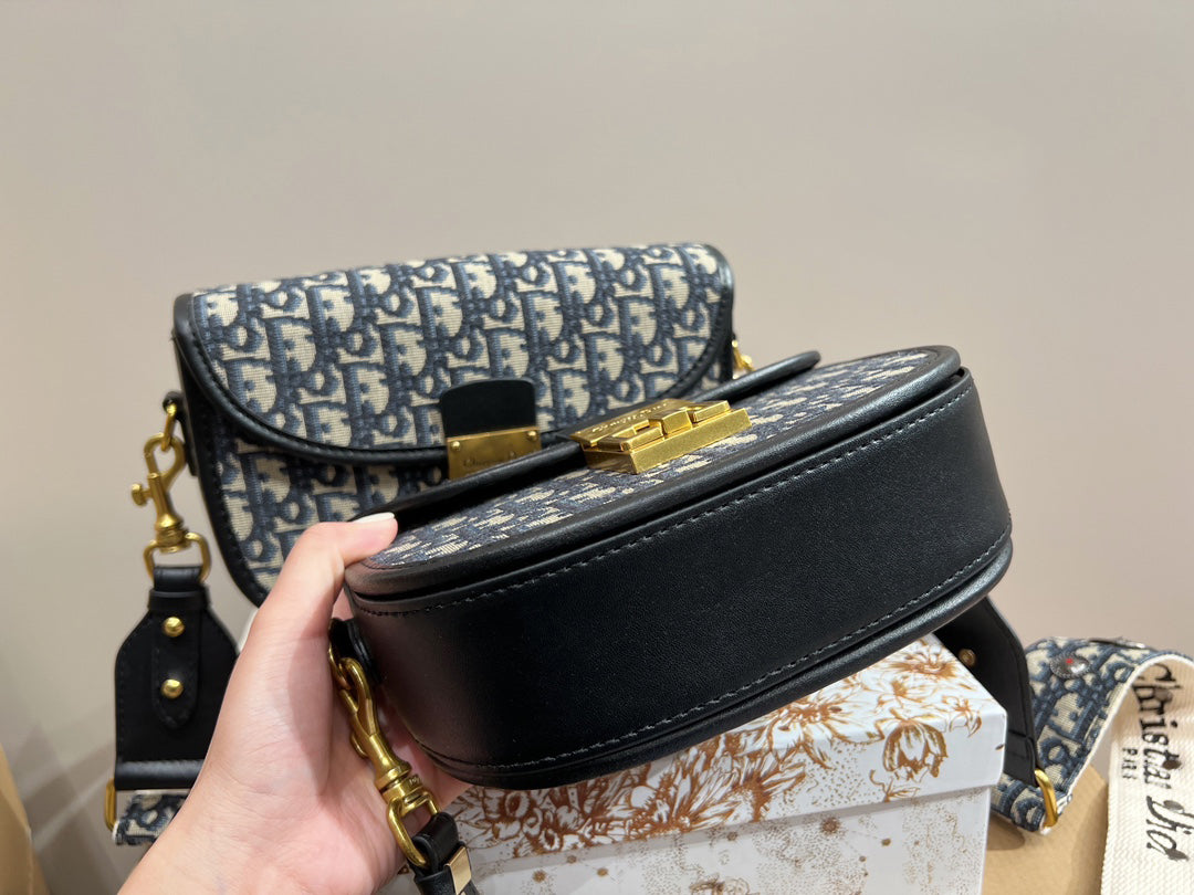 EN - Luxury Bags DIR 363