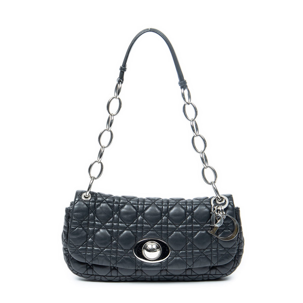 Rendezvous Shoulder Flap