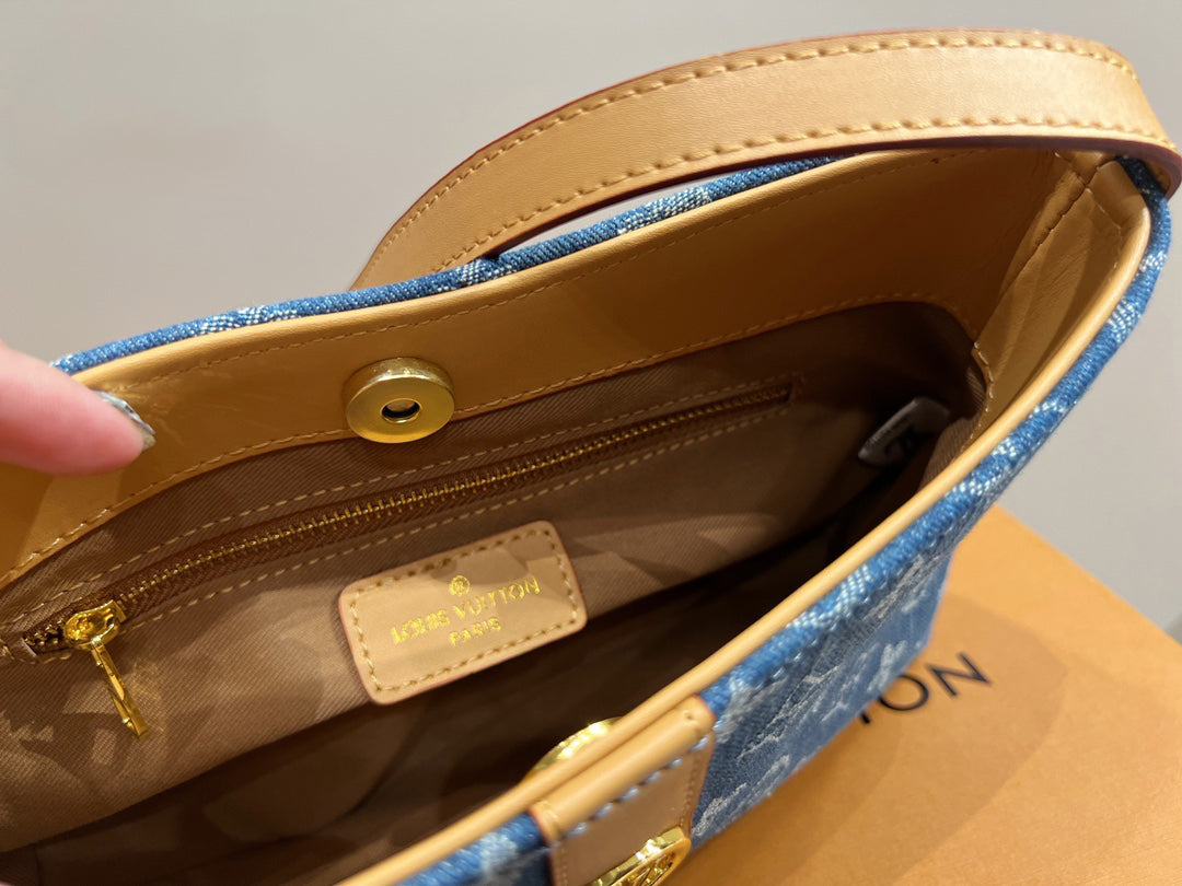EN - Luxury Bags LUV 758