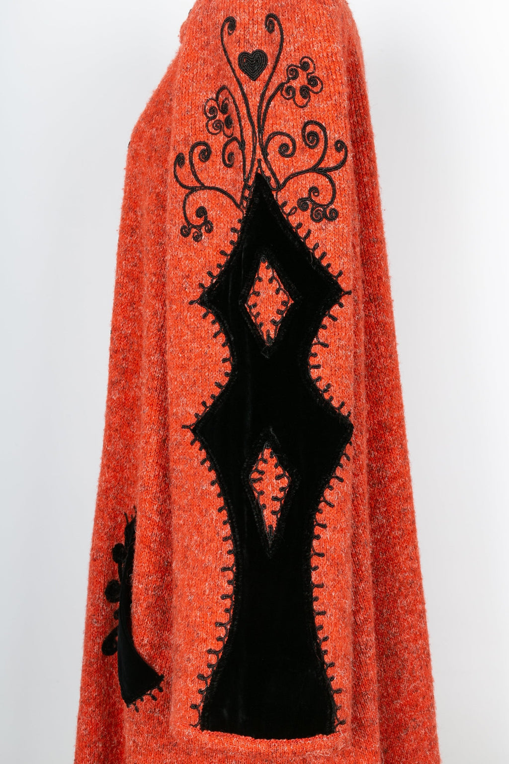 Manteau en laine et passementerie Christian Lacroix
