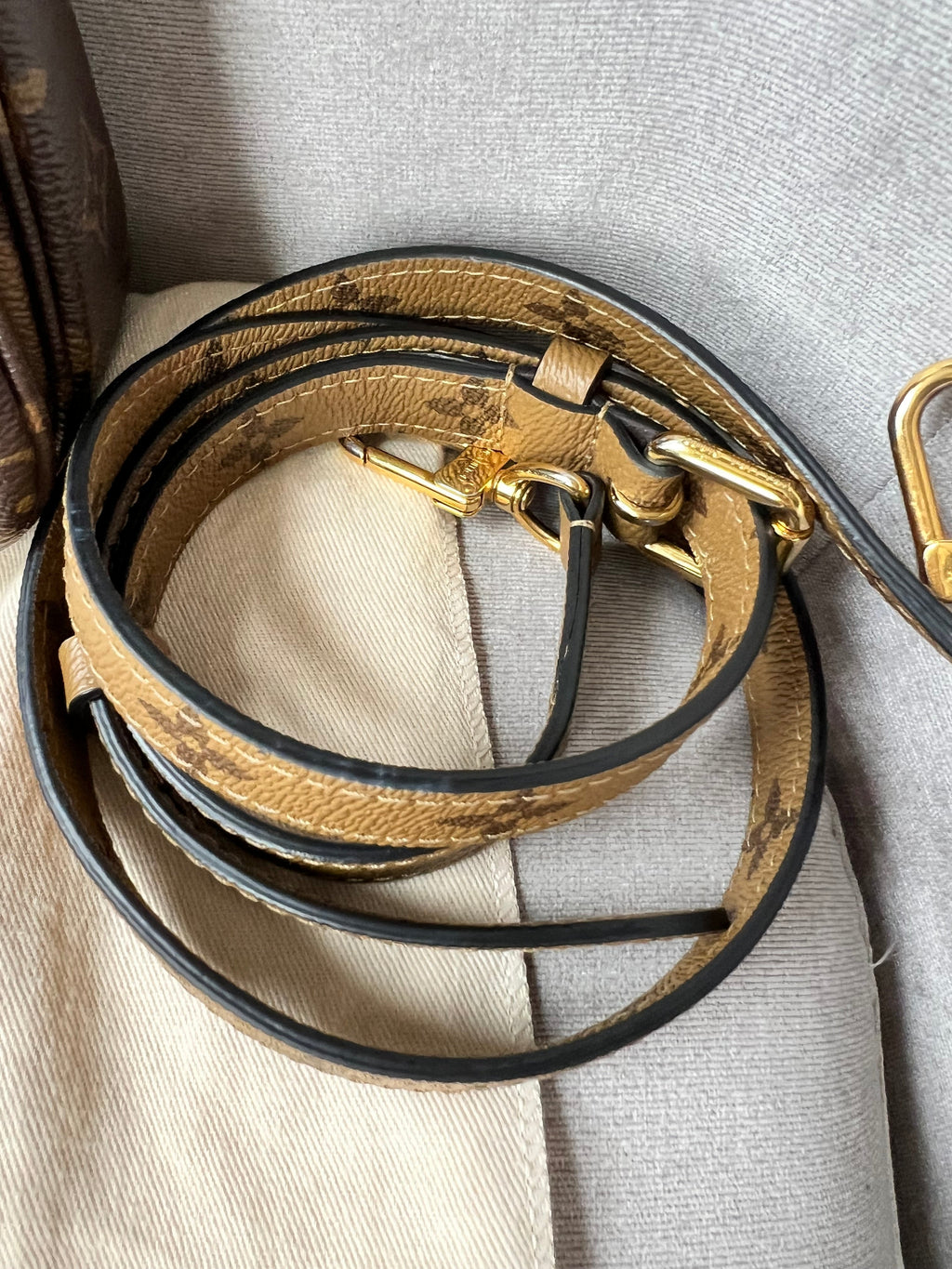 Louis Vuitton Pochette Metis Reverse Monogram (RRP £1,970)