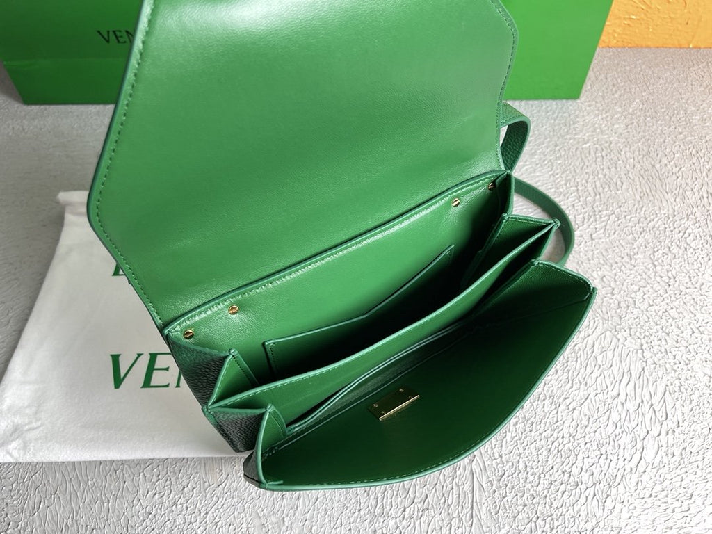 GLAMI Mount Green, For Women, WomenÃƒÂ¢Ã¢â€šÂ¬Ã¢â€žÂ¢s Bags 8.3in/21cm 667399V12M03113