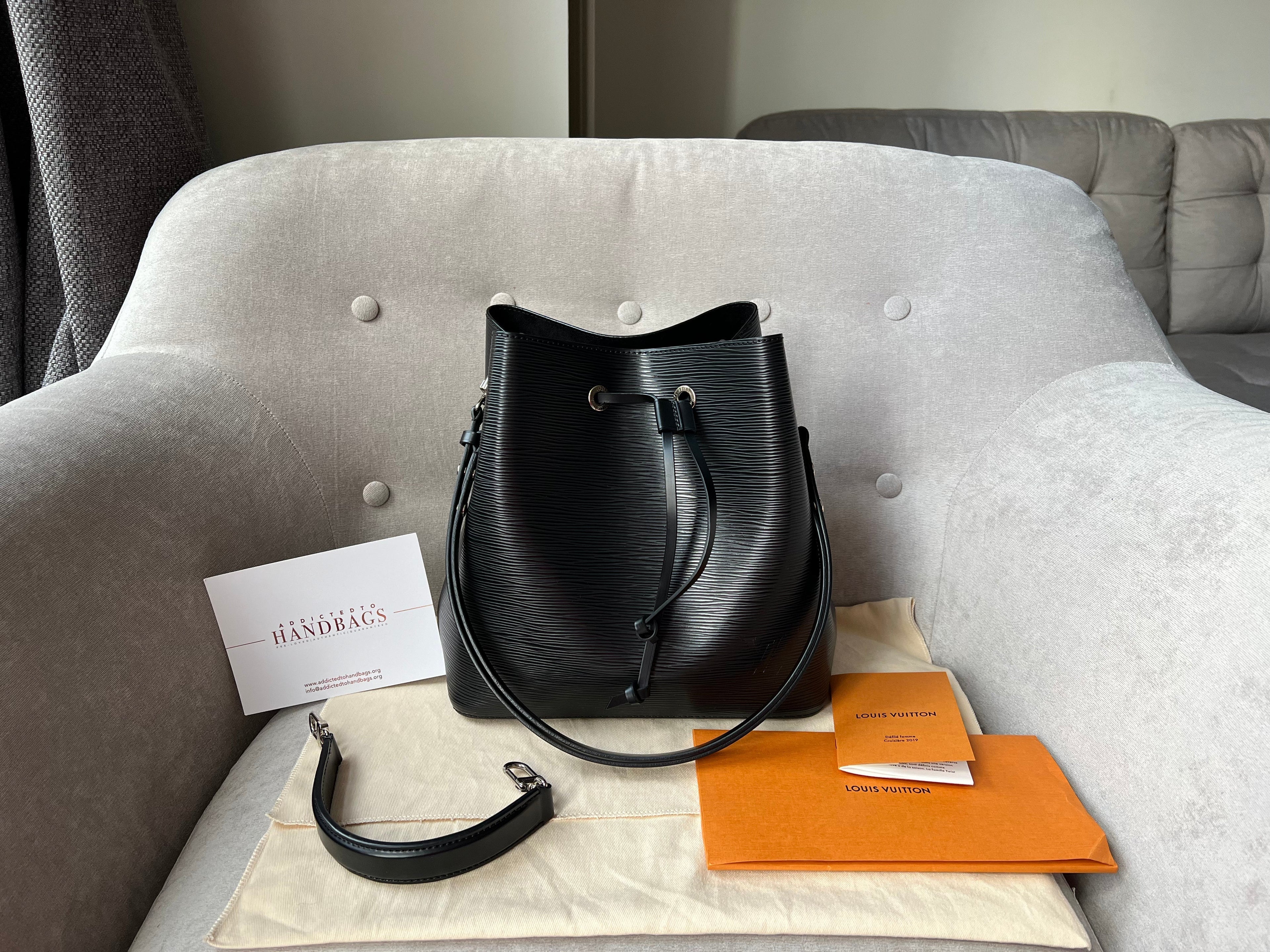Louis Vuitton Neo Noe Bucket Bag Black Epi (RRP £1,930)