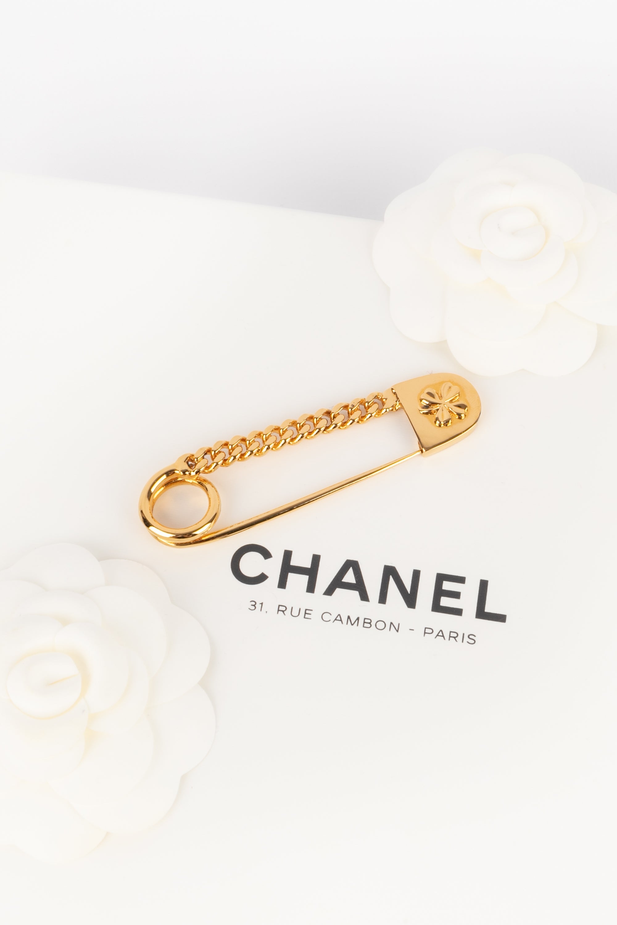 Broche épingle à nourrice Chanel