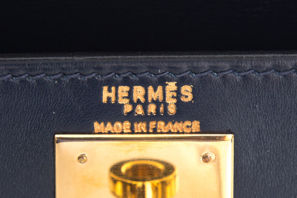 HermÃƒÆ’Ã‚Â¨s Vintage 1979 Kelly 28 CM ChÃƒÆ’Ã‚Â¨vre Leather in Bleu Marine with Gold Hardware