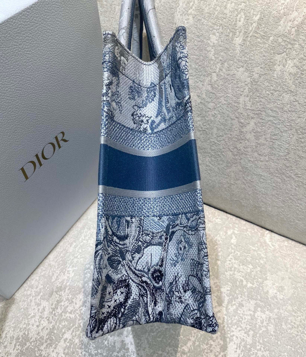 GLAMI MeGLAMIum Book Tote Blue Toile de Jouy Reverse Embroidery, Blue, For Women WomenÃ¢â‚¬â„¢s Handbags, Shoulder Bags, 36cm CD M1296ZRGO_M928