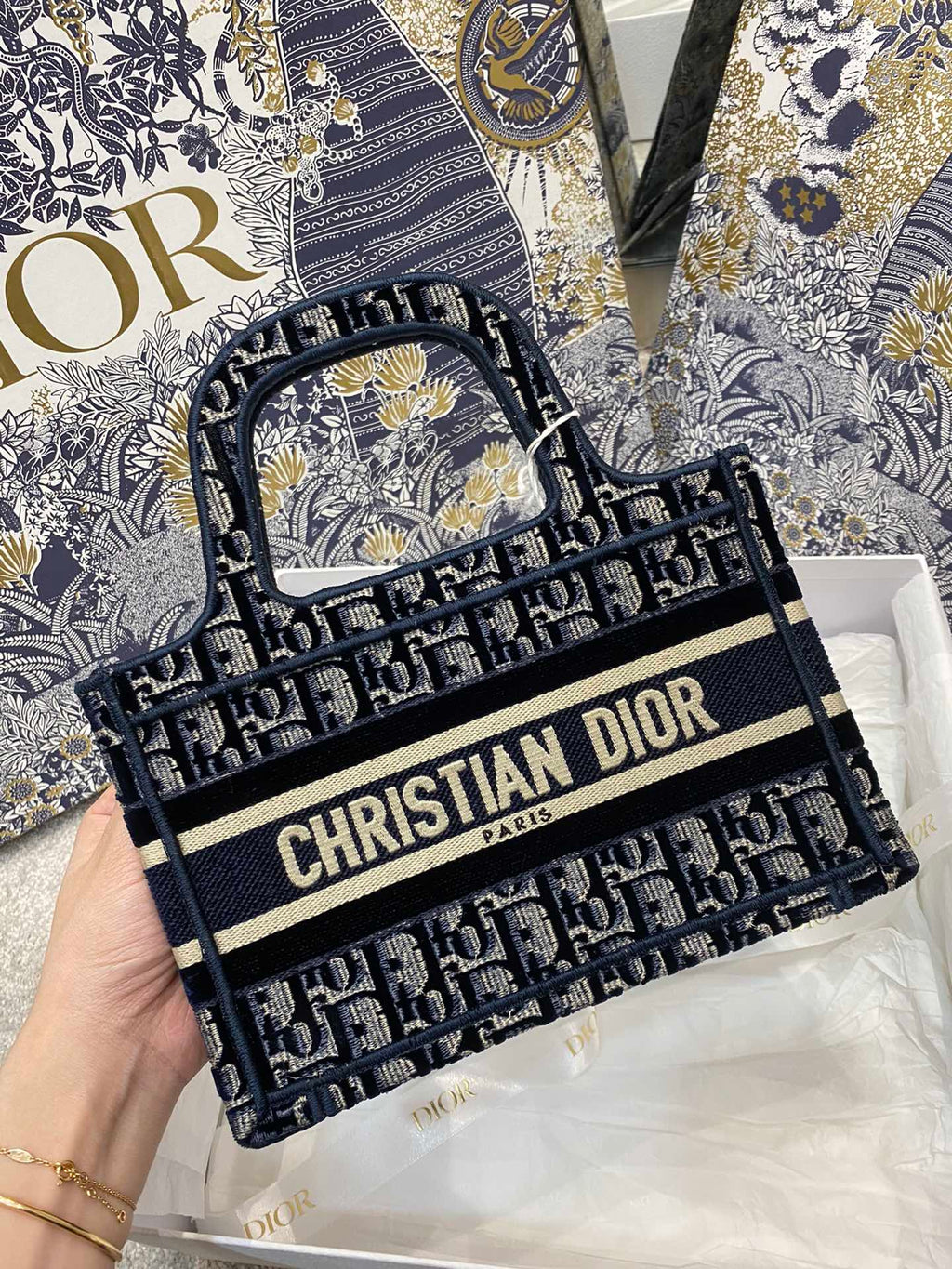 GLAMI Mini Book Tote Blue Oblique Embroidery, Blue/Black Handbags, 23cm CD S5475ZRIW_M928