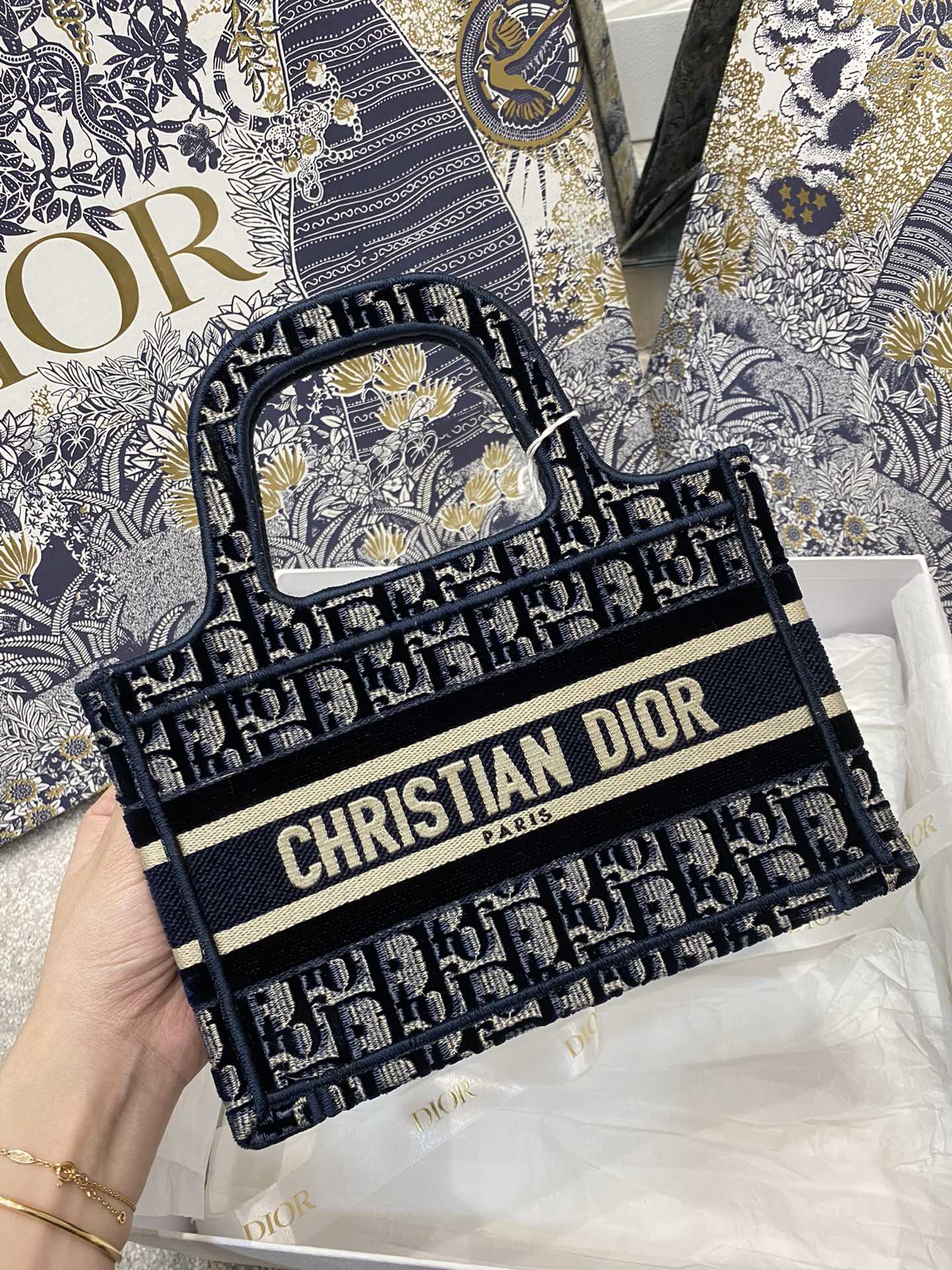 GLAMI Mini Book Tote Blue Oblique Embroidery, Blue/Black Handbags, 23cm CD S5475ZRIW_M928
