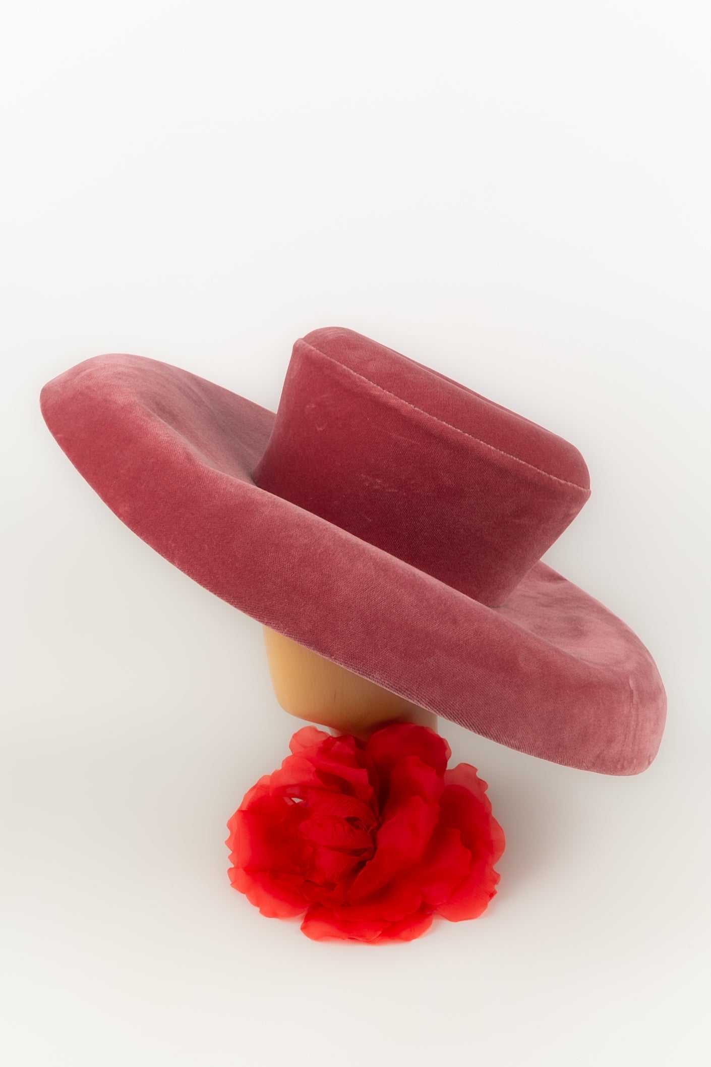 Imposant chapeau en velours rose Marie MerciÃƒÆ’Ã‚Â©