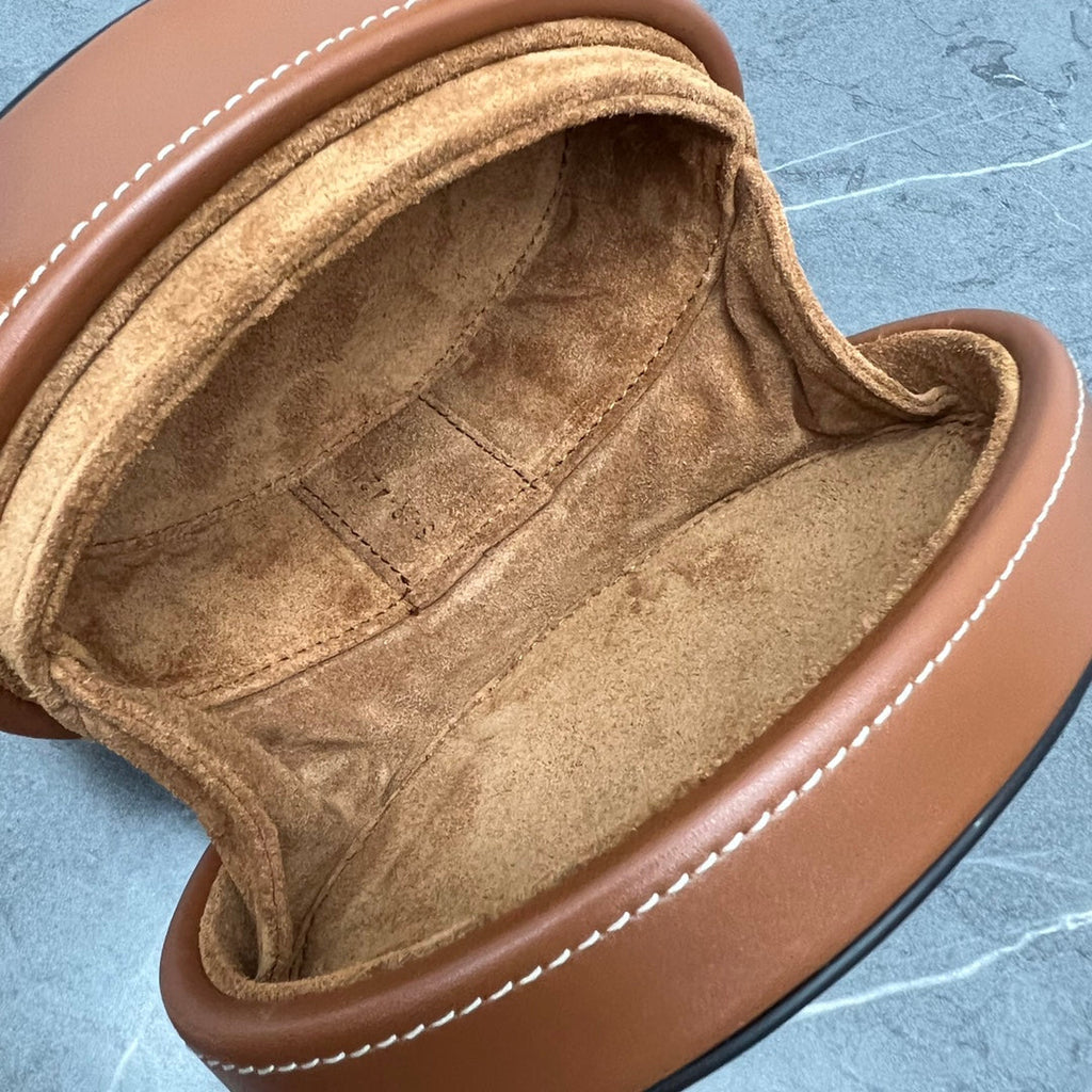 CE Oval Minaudiere Cuir Triomphe Brown For Women 6in/11.5cm 198613DU6.04LU