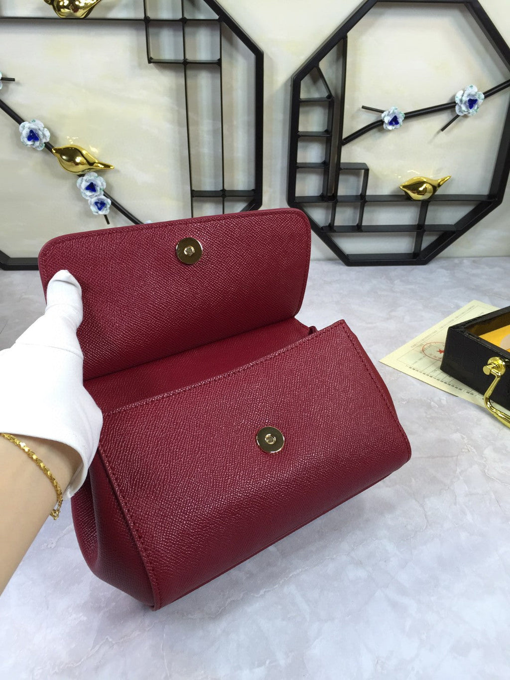 GLAMI MeGLAMIum Sicily Handbag In Dauphine Burgundy For Women 10.2in/26cm GLAMI GLAMI4347A10018M073