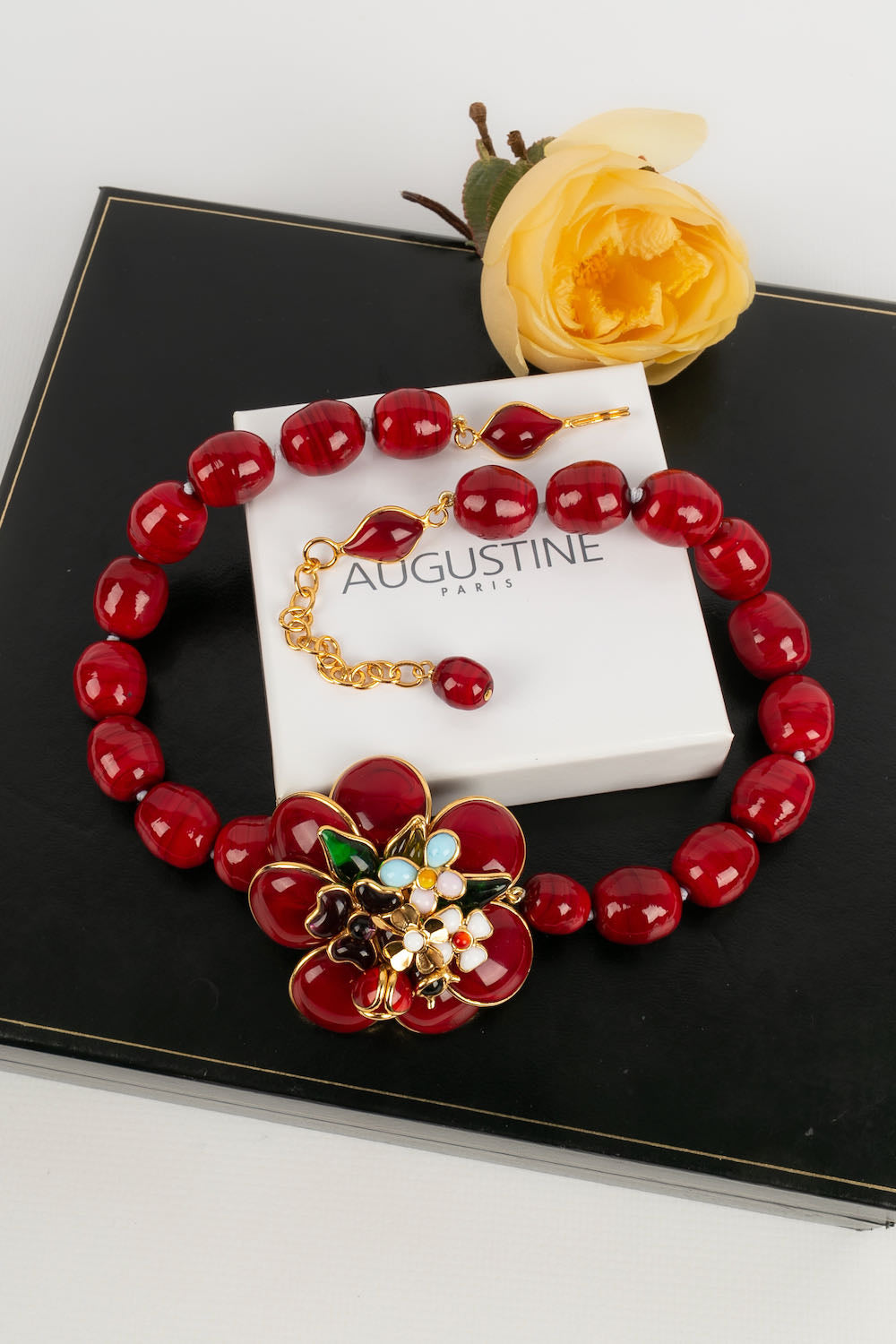 Collier Augustine