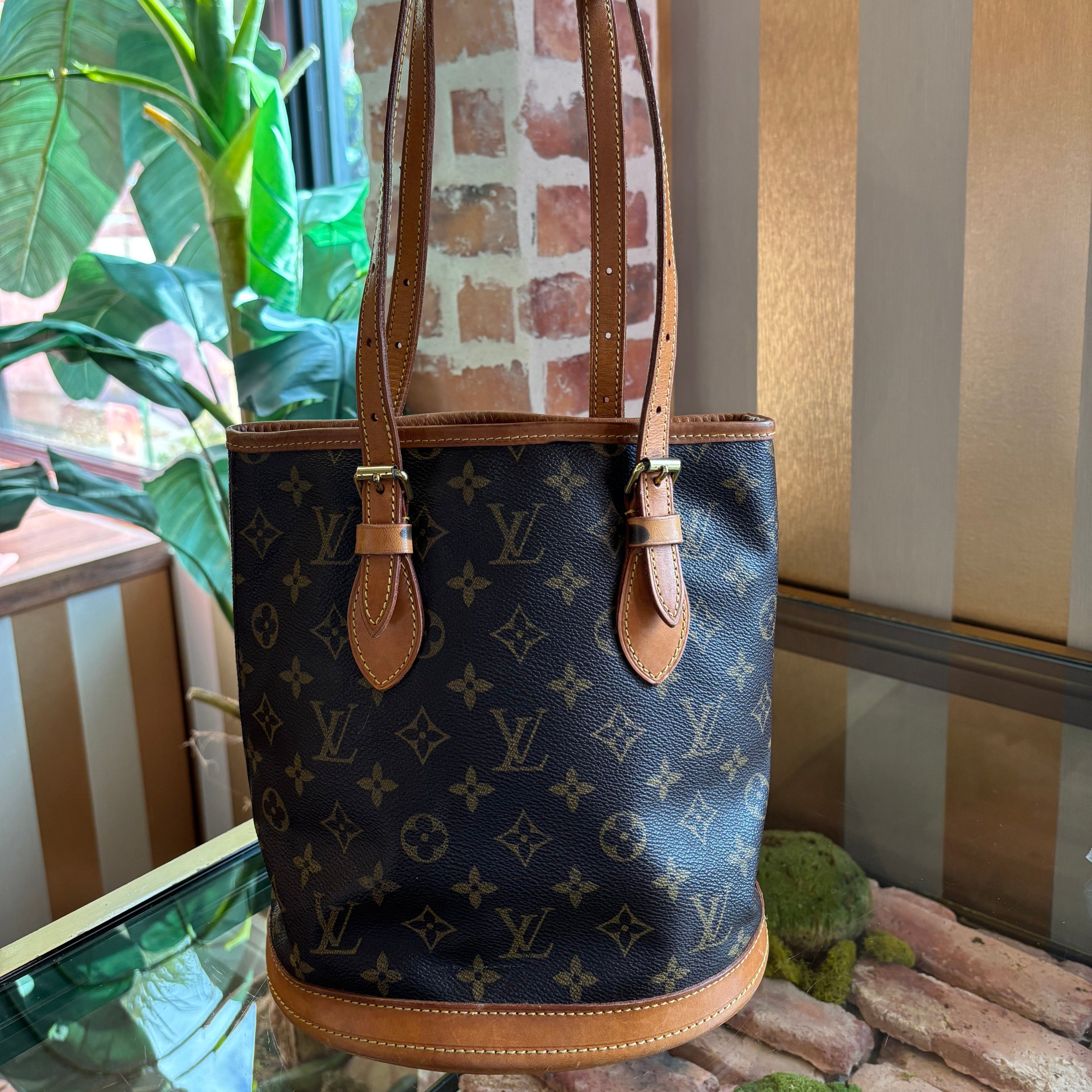 LOUIS VUITTON Monogram Petite Bucket ADI1174