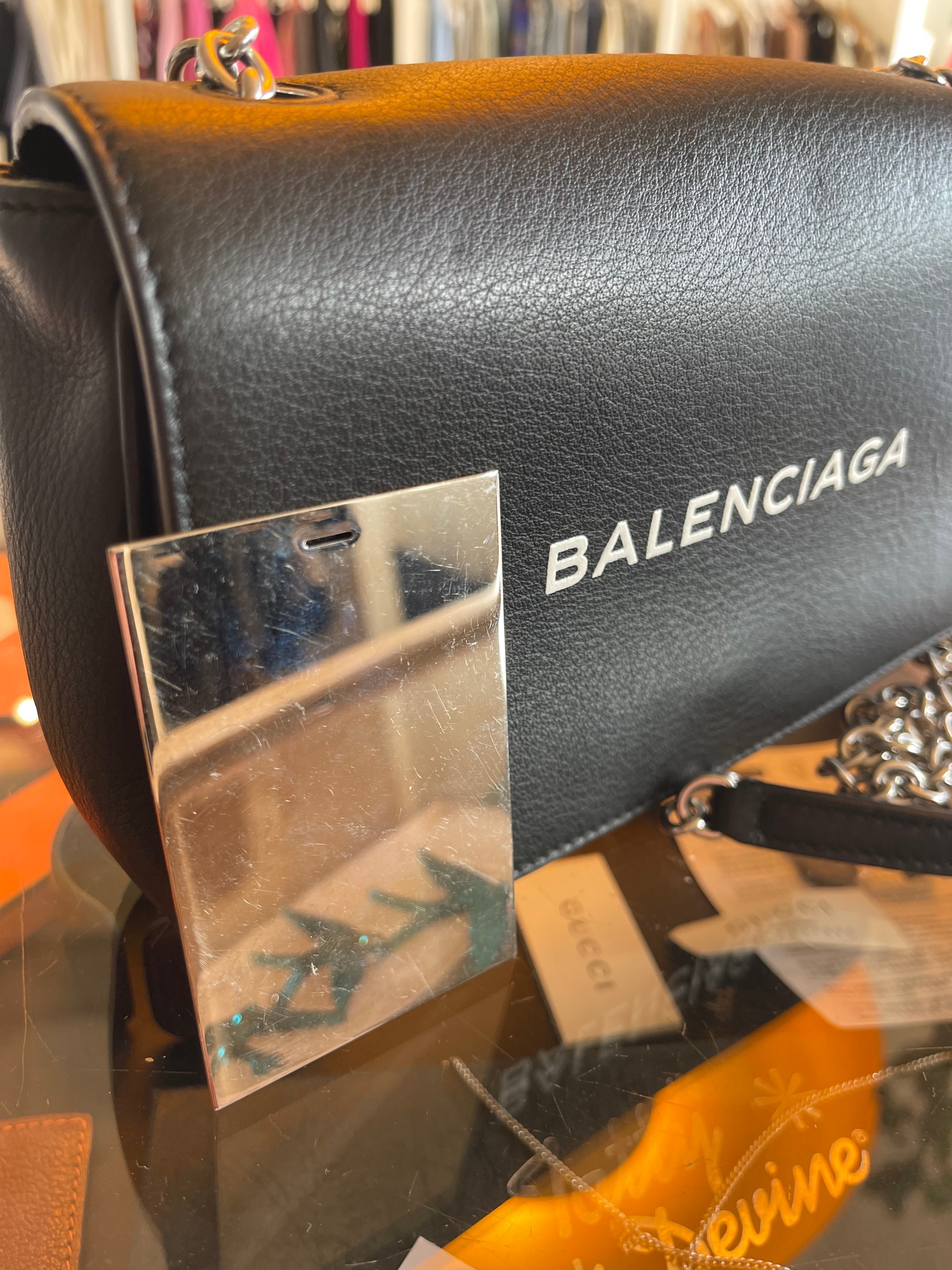 Balenciaga Everyday Soulder Bag