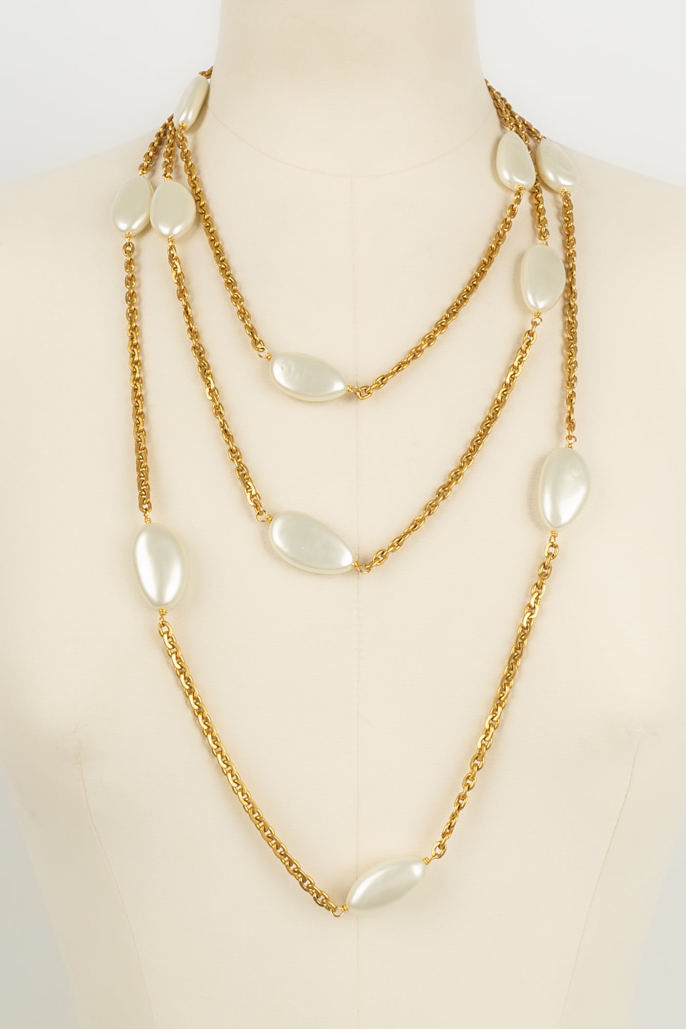 Collier / sautoir de perles Chanel