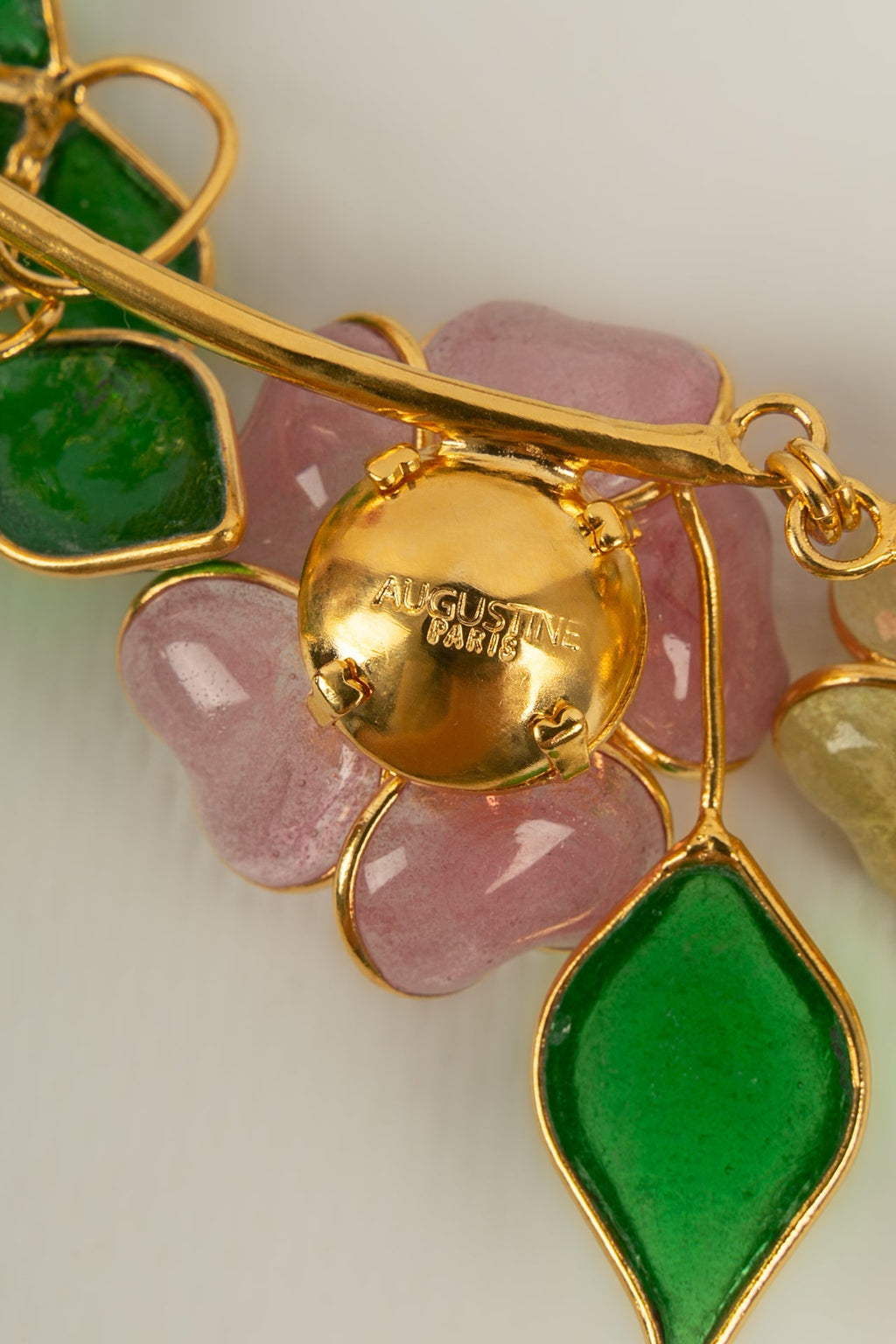 Collier Augustine