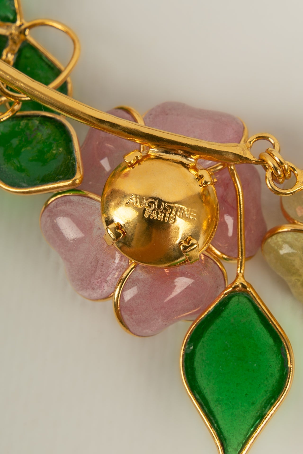 Collier Augustine