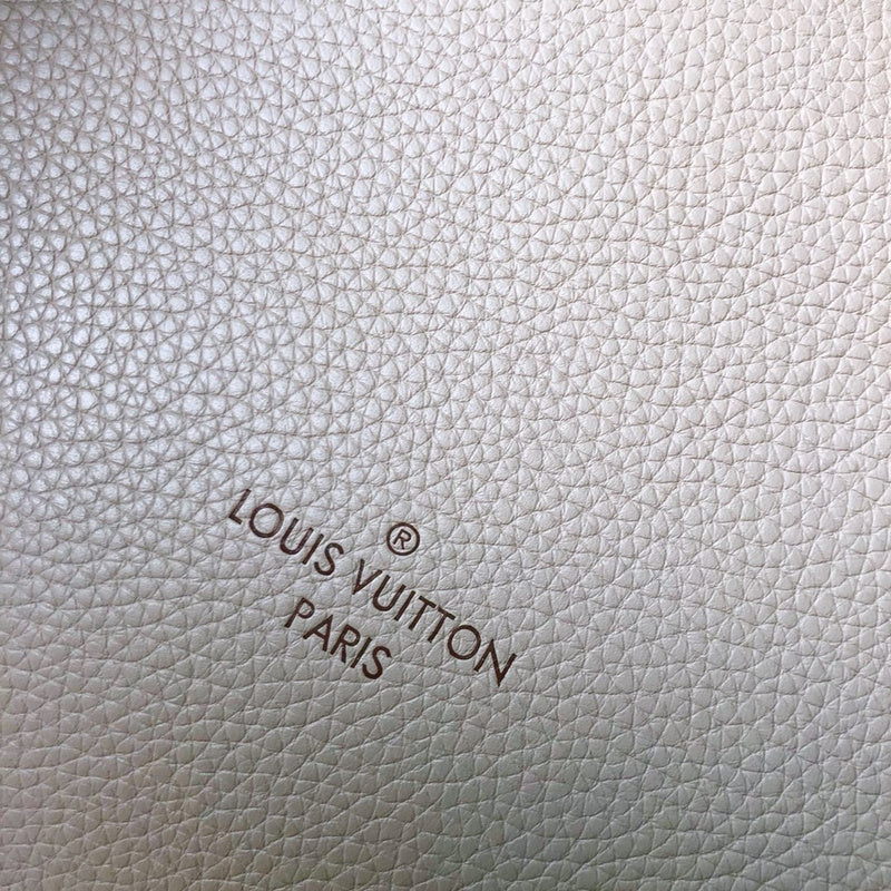 LOV2 Bags - Luxurious Bags  2610