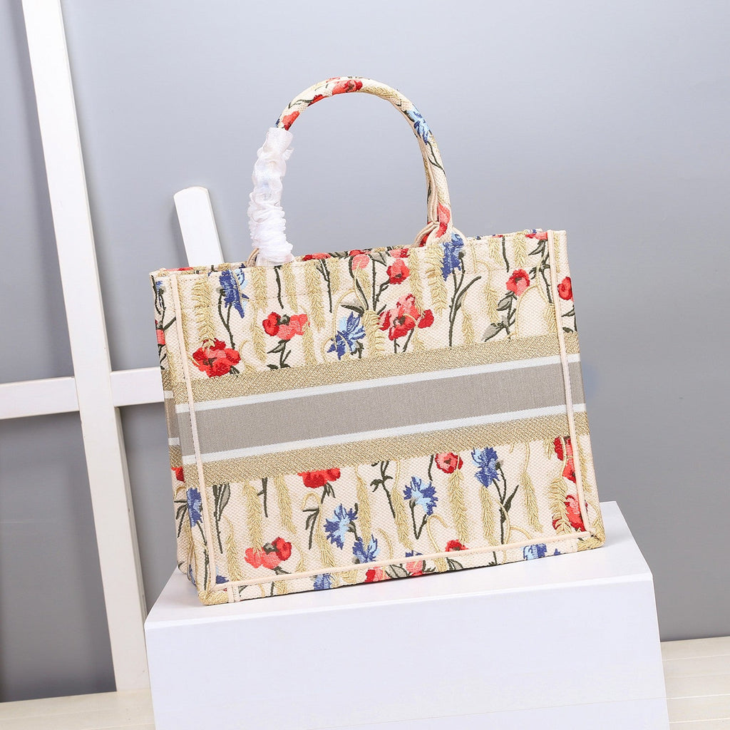 GLAMI MeGLAMIum Book Tote Beige For Women 36cm/16.5in CD