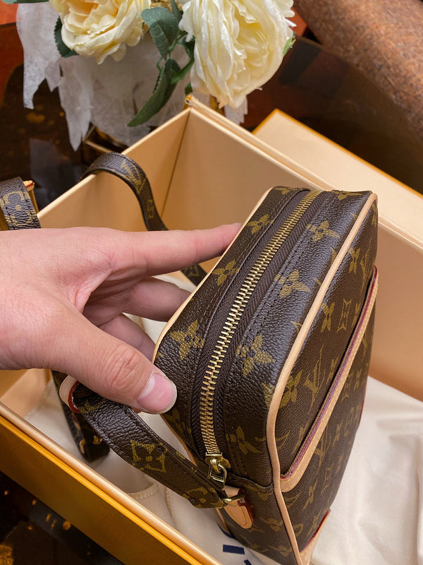 LOV2 Bags - Luxurious Bags  2601