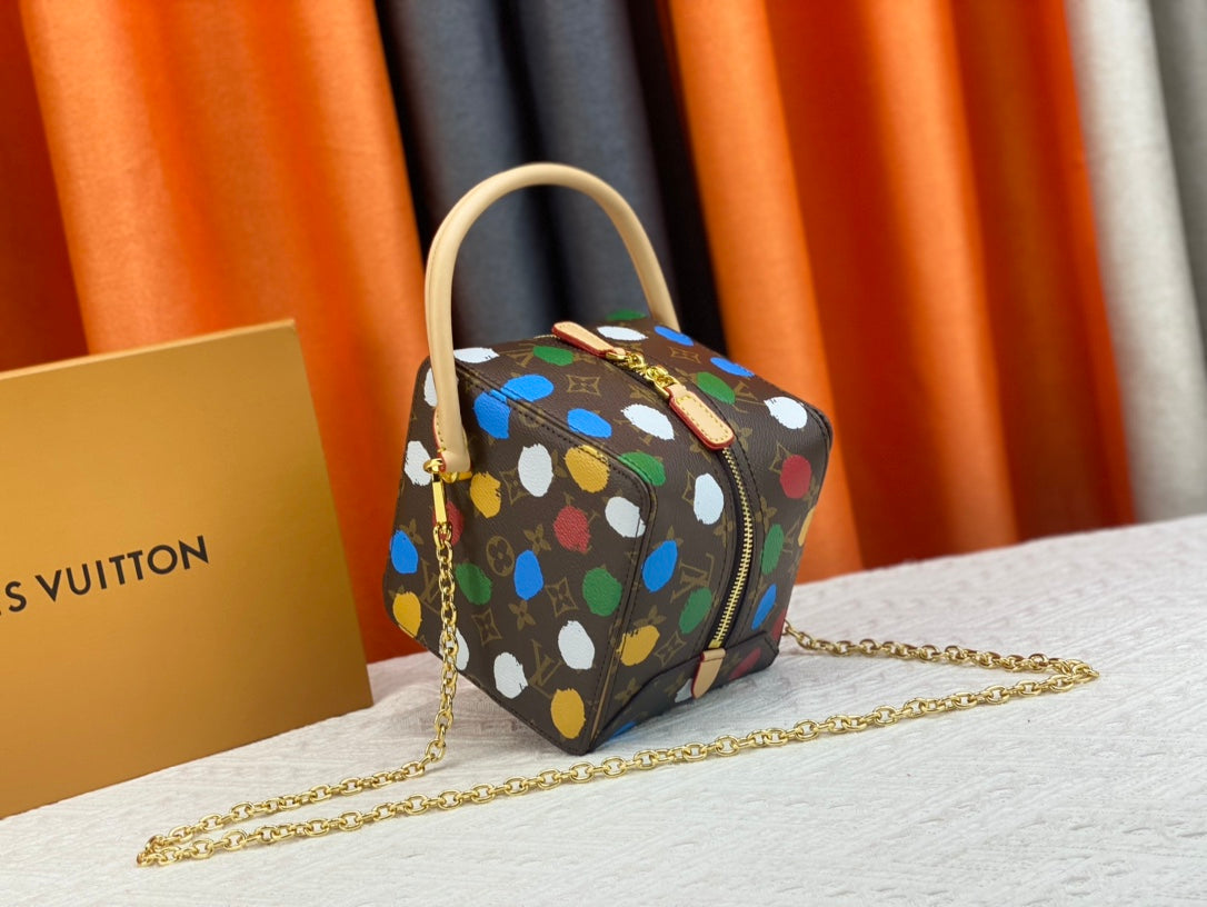 EN - New Arrival Bags LUV 679