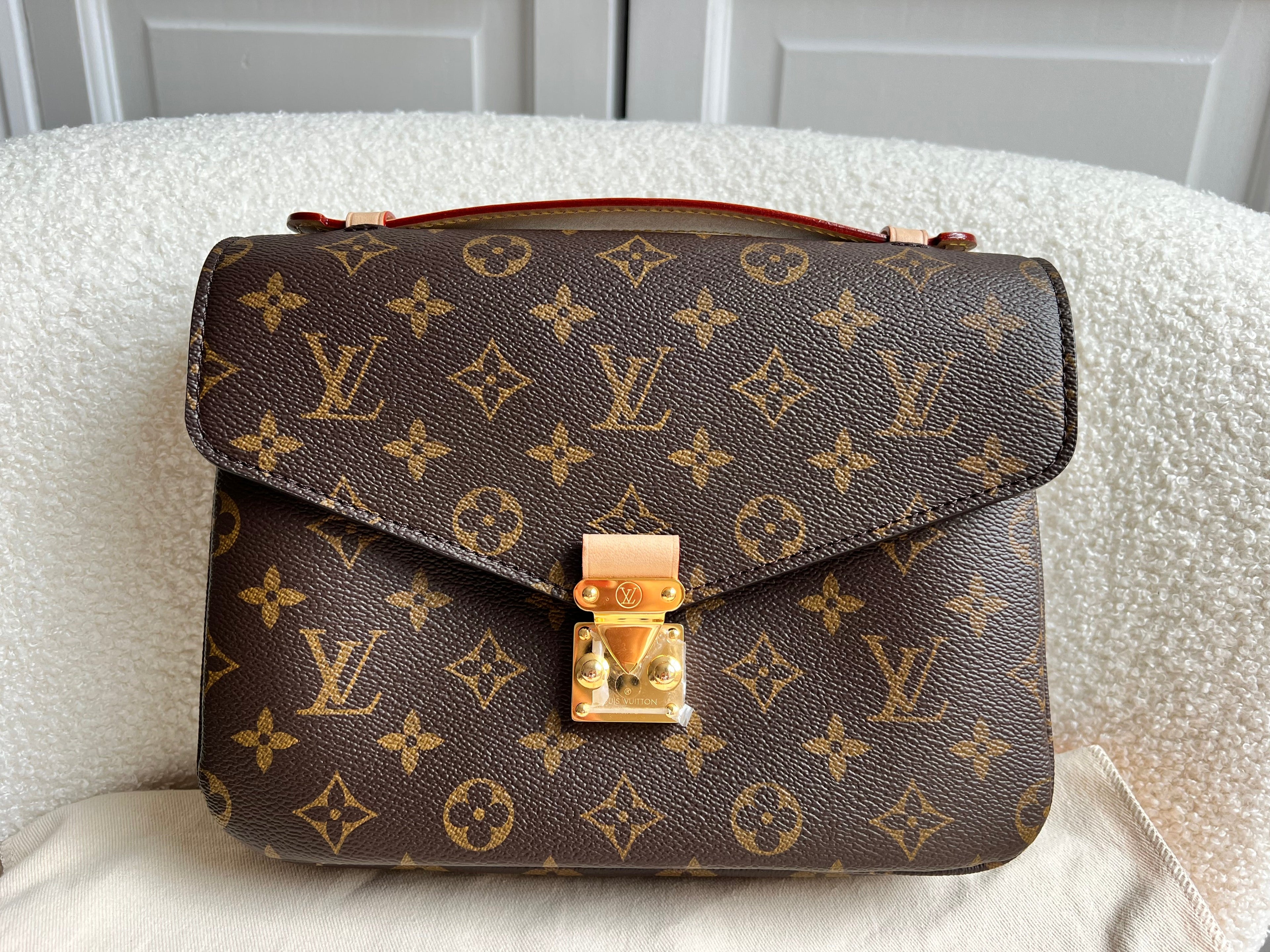 Louis Vuitton Pochette Metis Monogram (RRP £1,970)