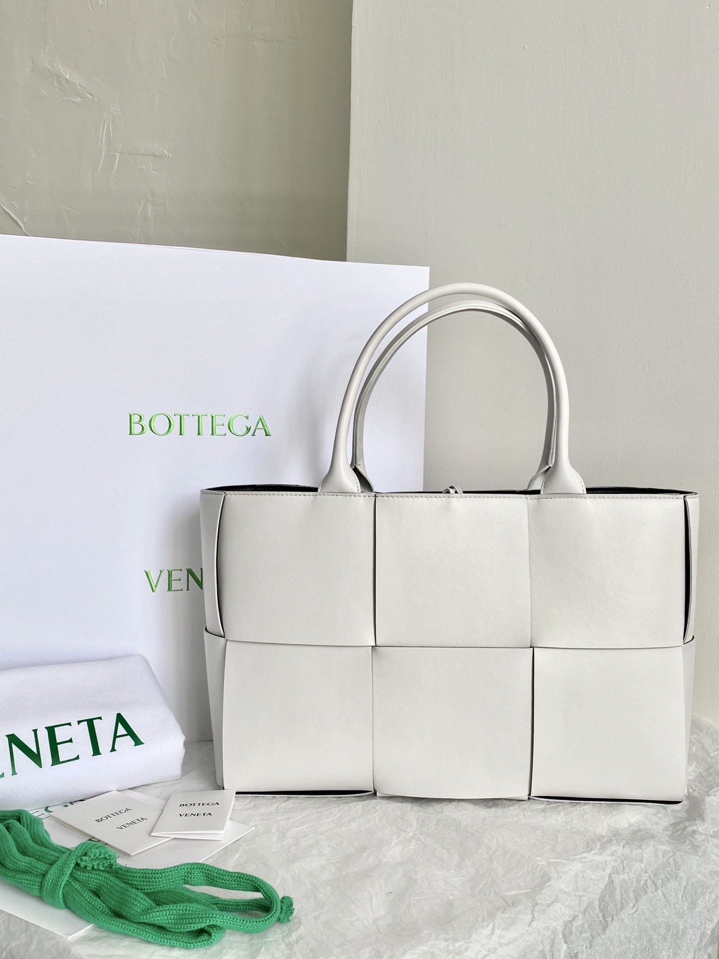 GLAMI Arco Tote Bag For Women 16.14in/41cm In White 609175VMAY39041
