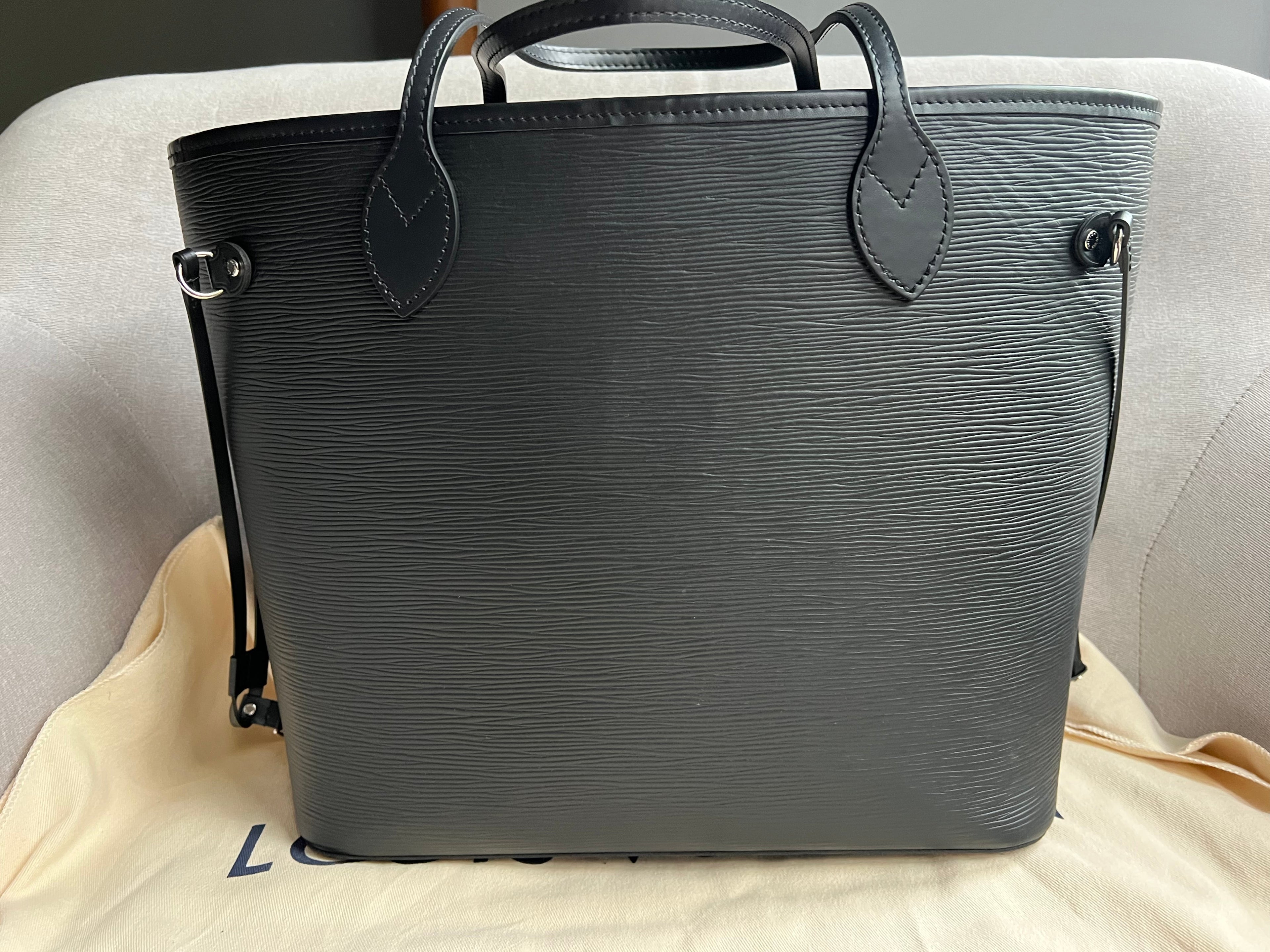 Louis Vuitton Neverfull MM Black Epi Leather (RRP £1,740)