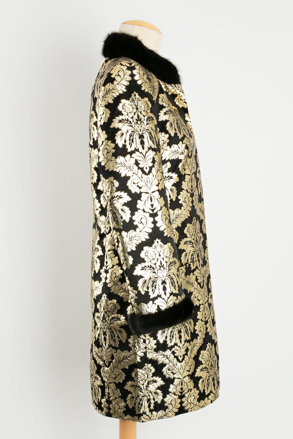Manteau du soir noir et or Louis FÃƒÆ’Ã‚Â©raud