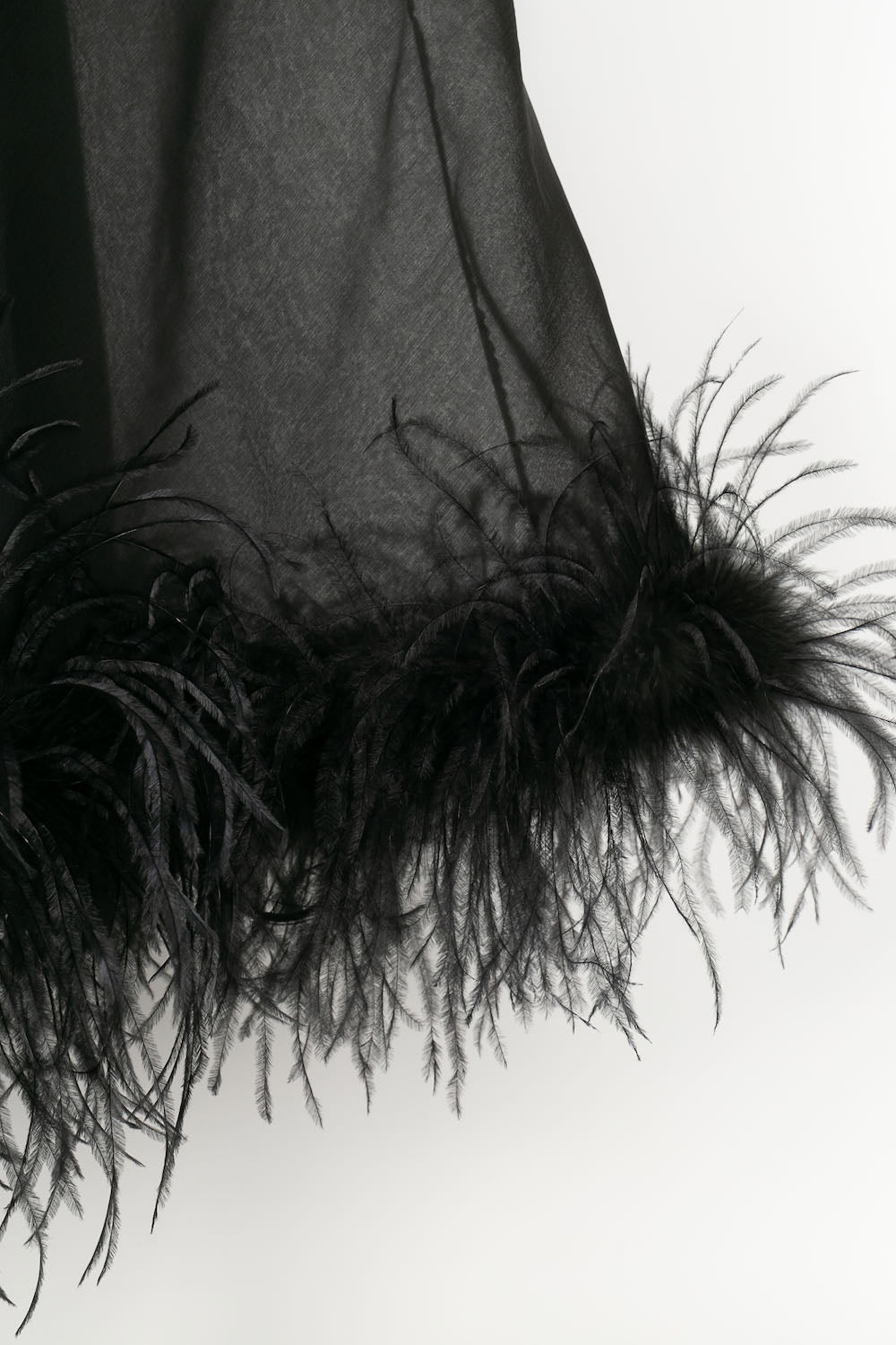 Robe vintage en soie et plumes