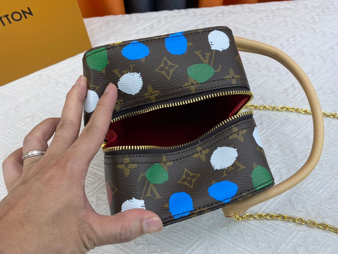 EN - New Arrival Bags LUV 679
