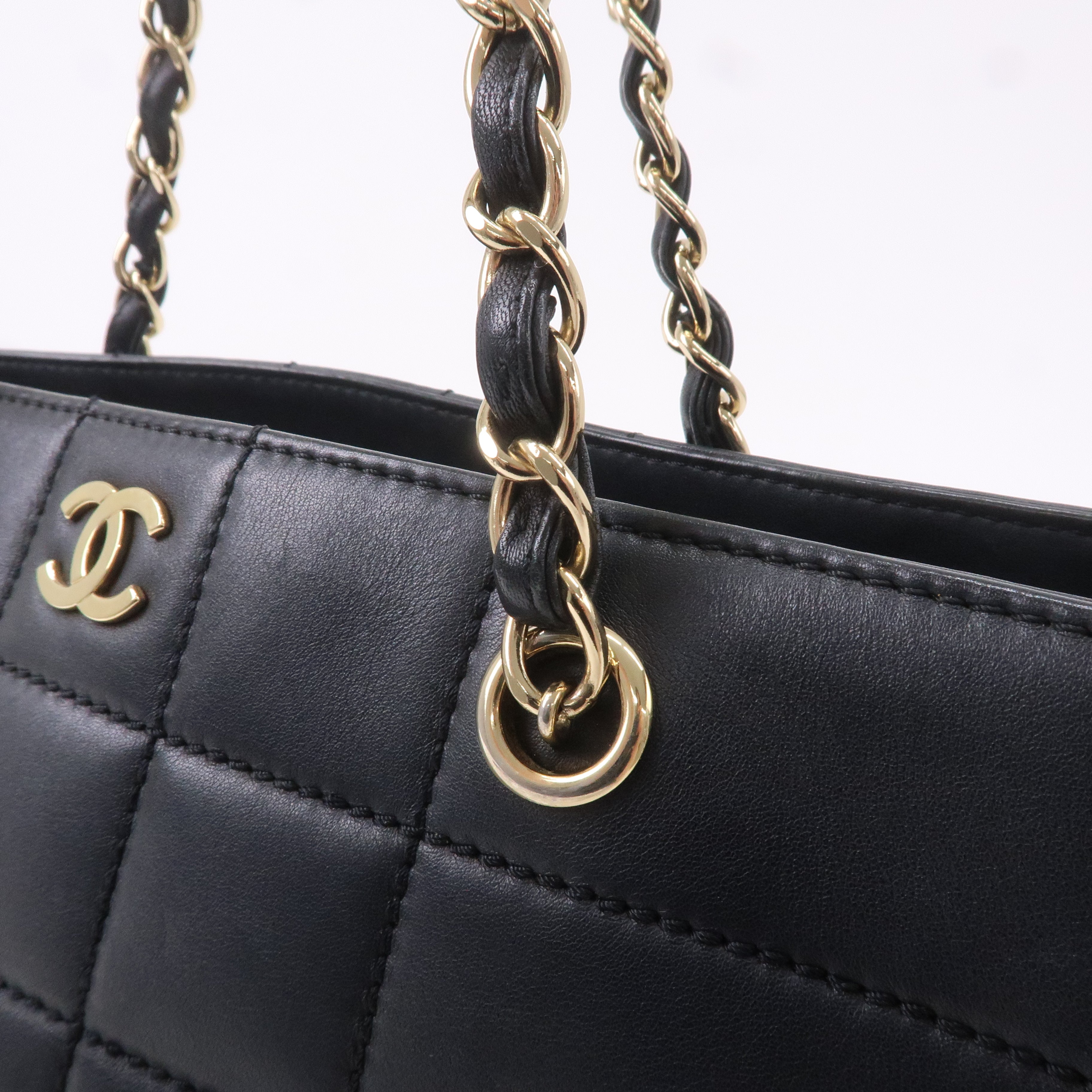 CHANEL Chocolate Bar Lamb Skin Chain Tote Bag Black A17859