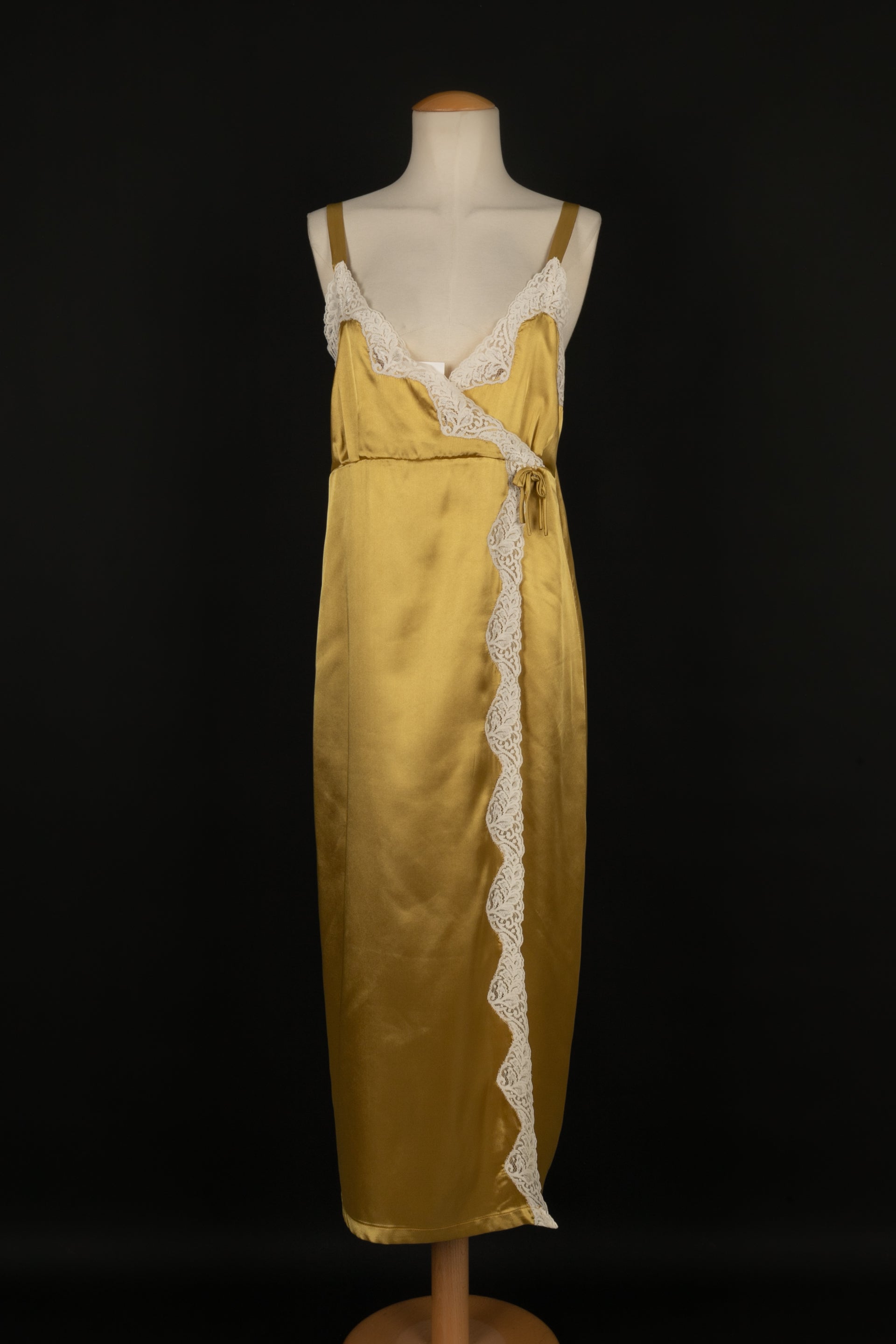 DÃƒÆ’Ã‚Â©shabillÃƒÆ’Ã‚Â© en satin  Nina Ricci