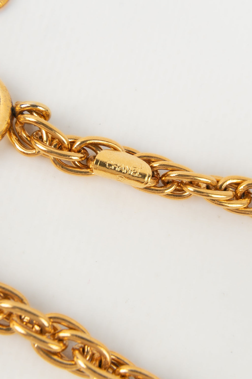 Collier / sautoir en mÃƒÆ’Ã‚Â©tal dorÃƒÆ’Ã‚Â© Chanel