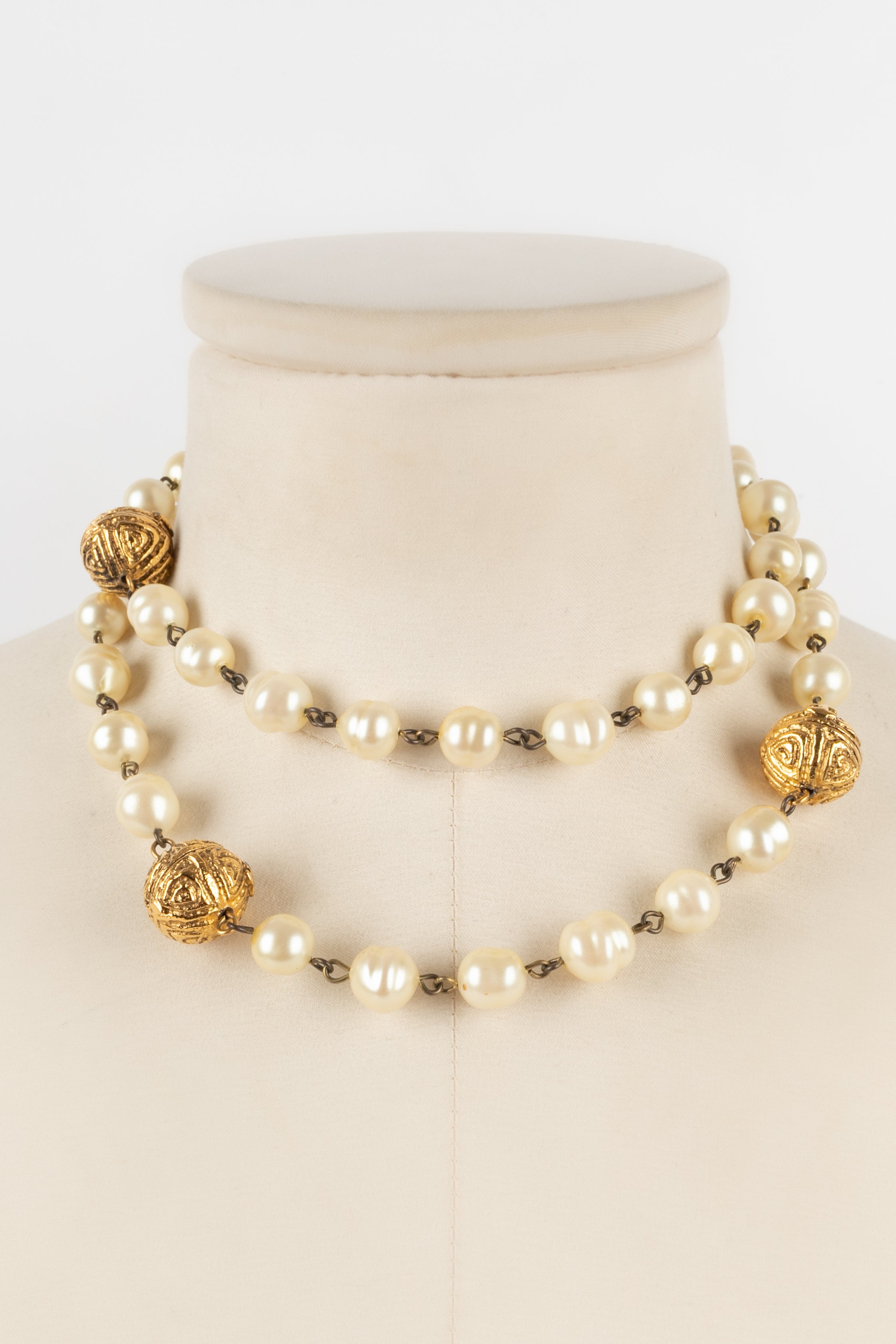 Collier de perles nacrées Chanel