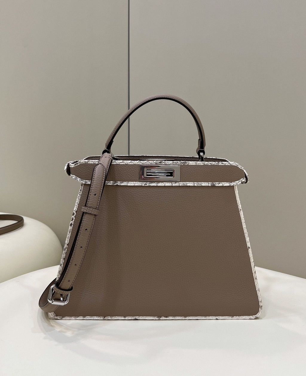FI GlamI ISeeU MeGLAMIum Greige For Women, Handbags, Shoulder Bag 13.1in/33.5cm FF