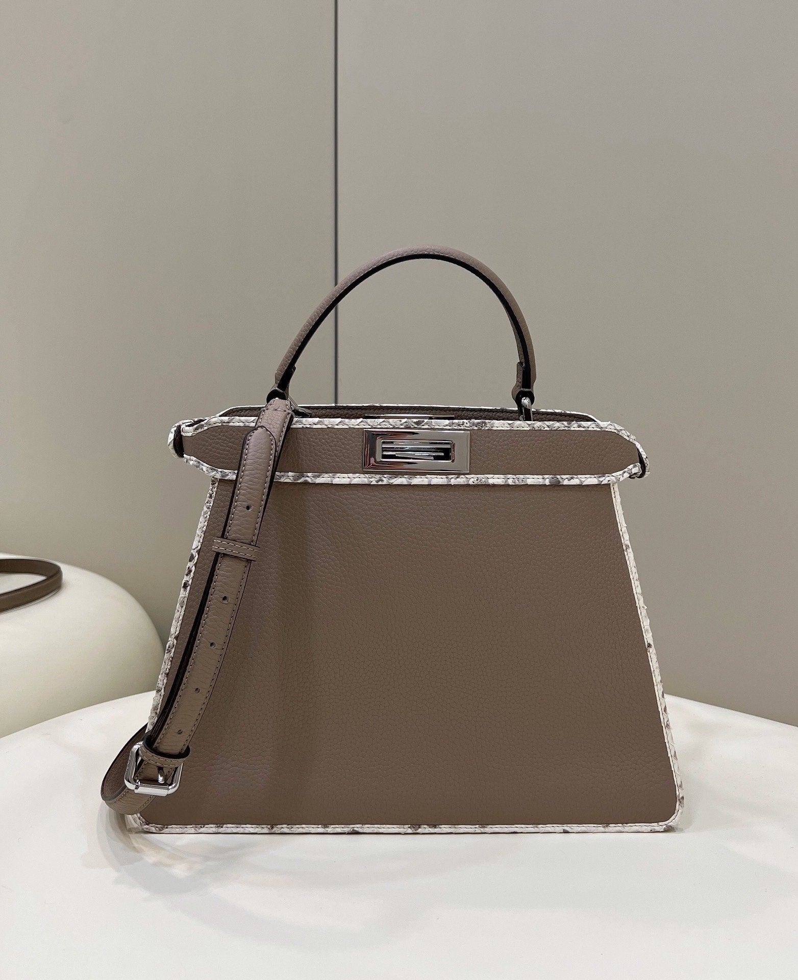 FI GlamI ISeeU MeGLAMIum Greige For Women, Handbags, Shoulder Bag 13.1in/33.5cm FF