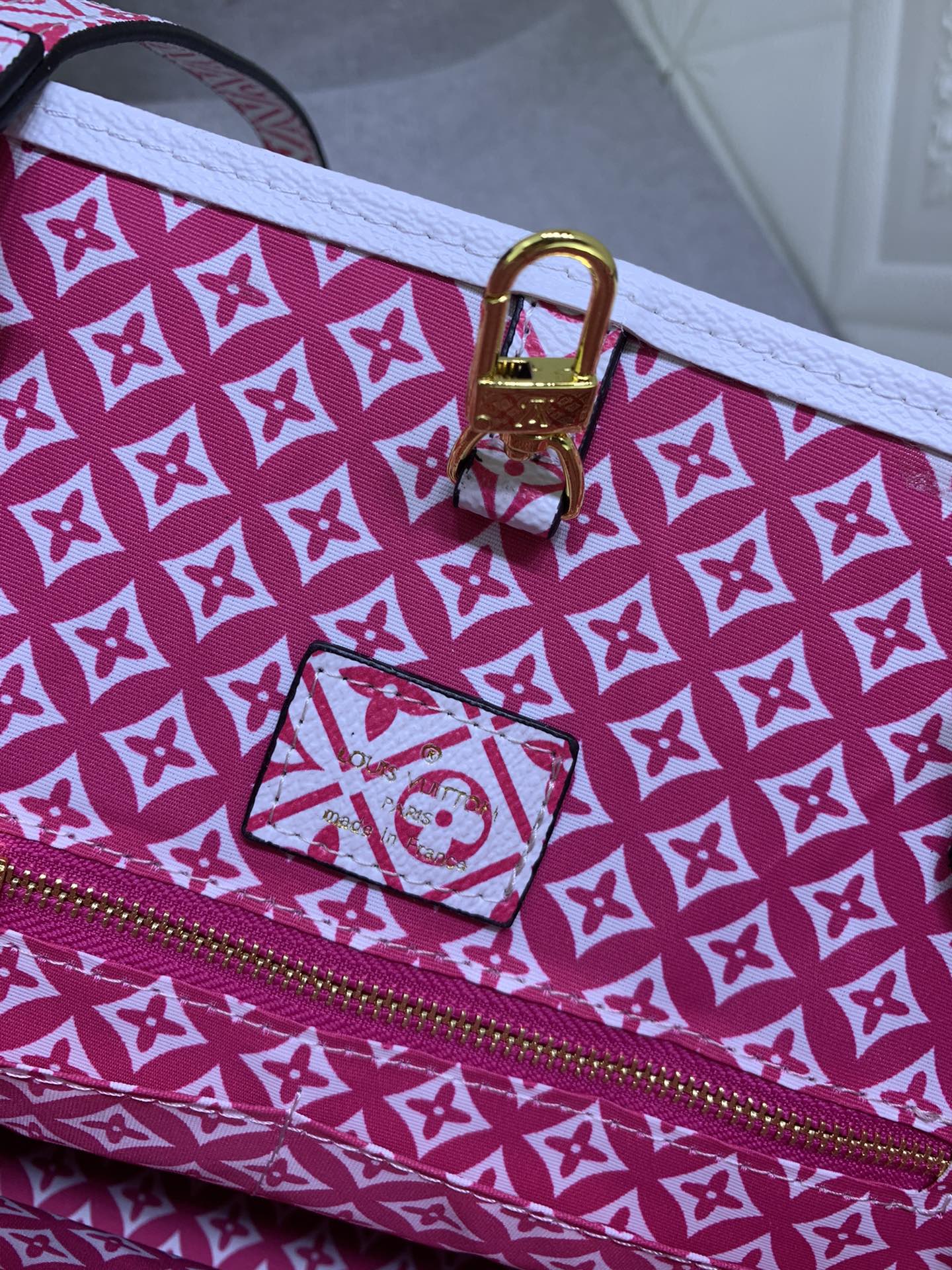EN - Luxury Bags LUV 817