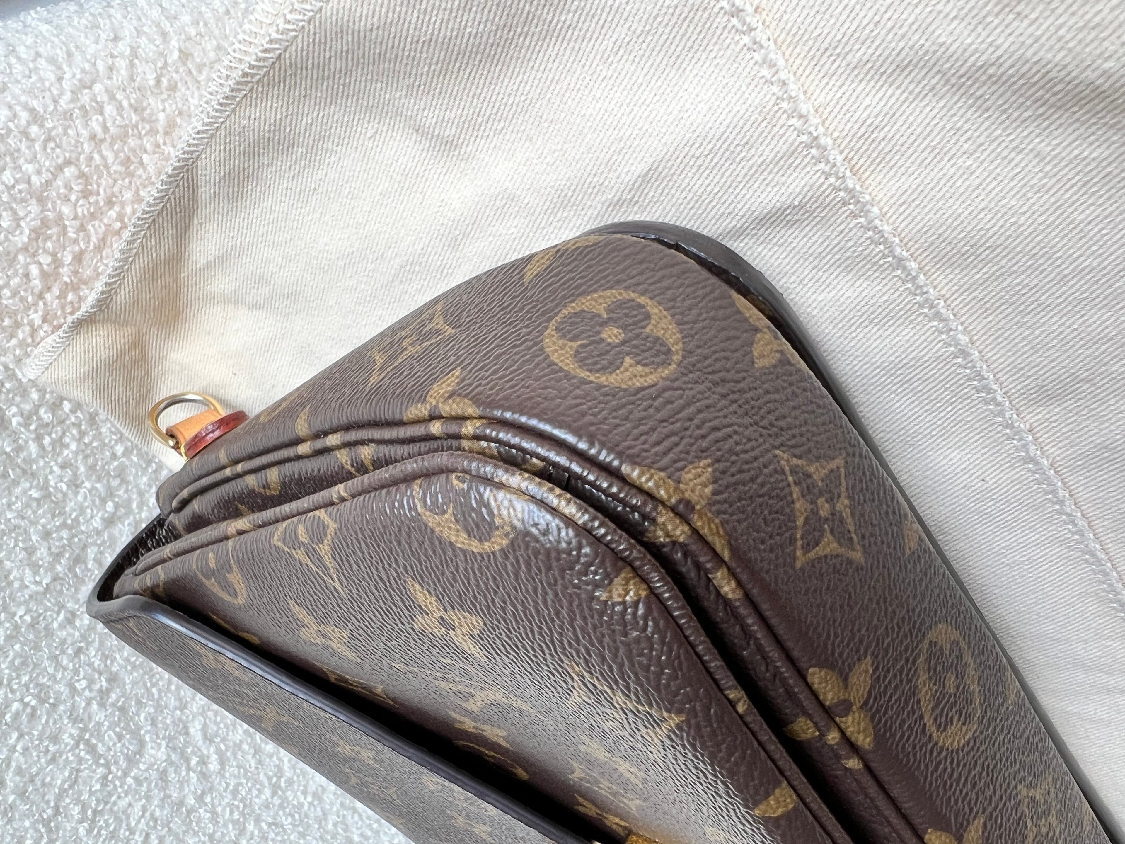 Louis Vuitton Pochette Metis Monogram (RRP £1,970)