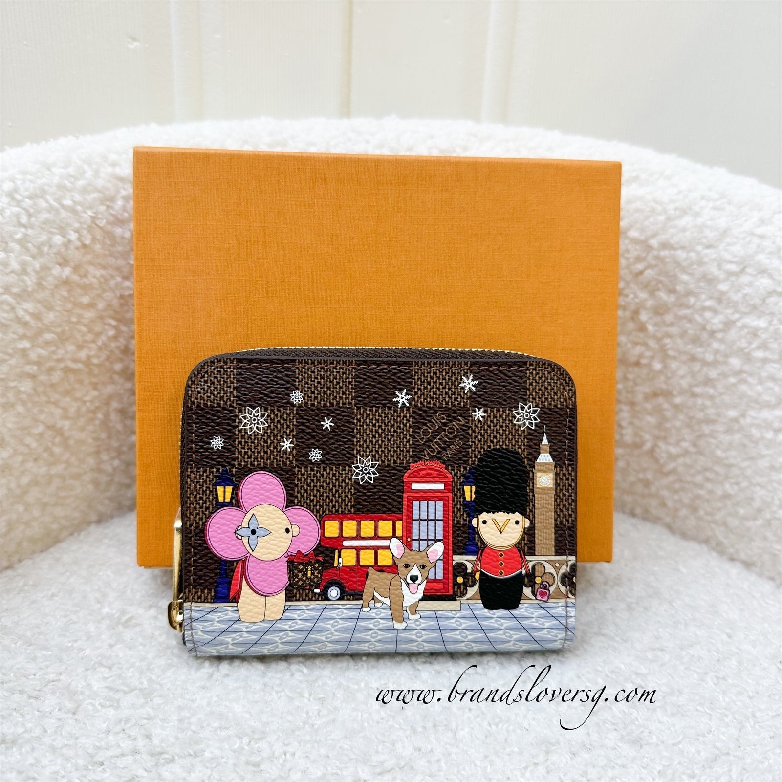 LV Zippy Small Wallet / Card Holder in Vivienne in London Christmas 2021 Canvas and GHW