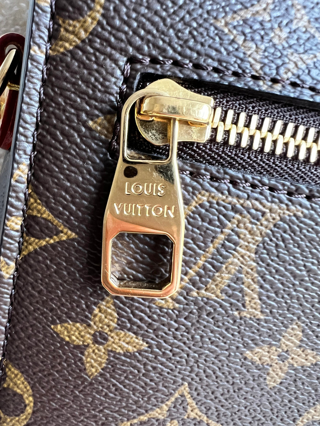 Louis Vuitton Pochette Metis Monogram (RRP £1,970)