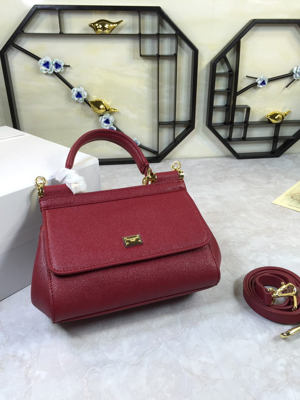 GLAMI MeGLAMIum Sicily Handbag In Dauphine Burgundy For Women 10.2in/26cm GLAMI GLAMI4347A10018M073