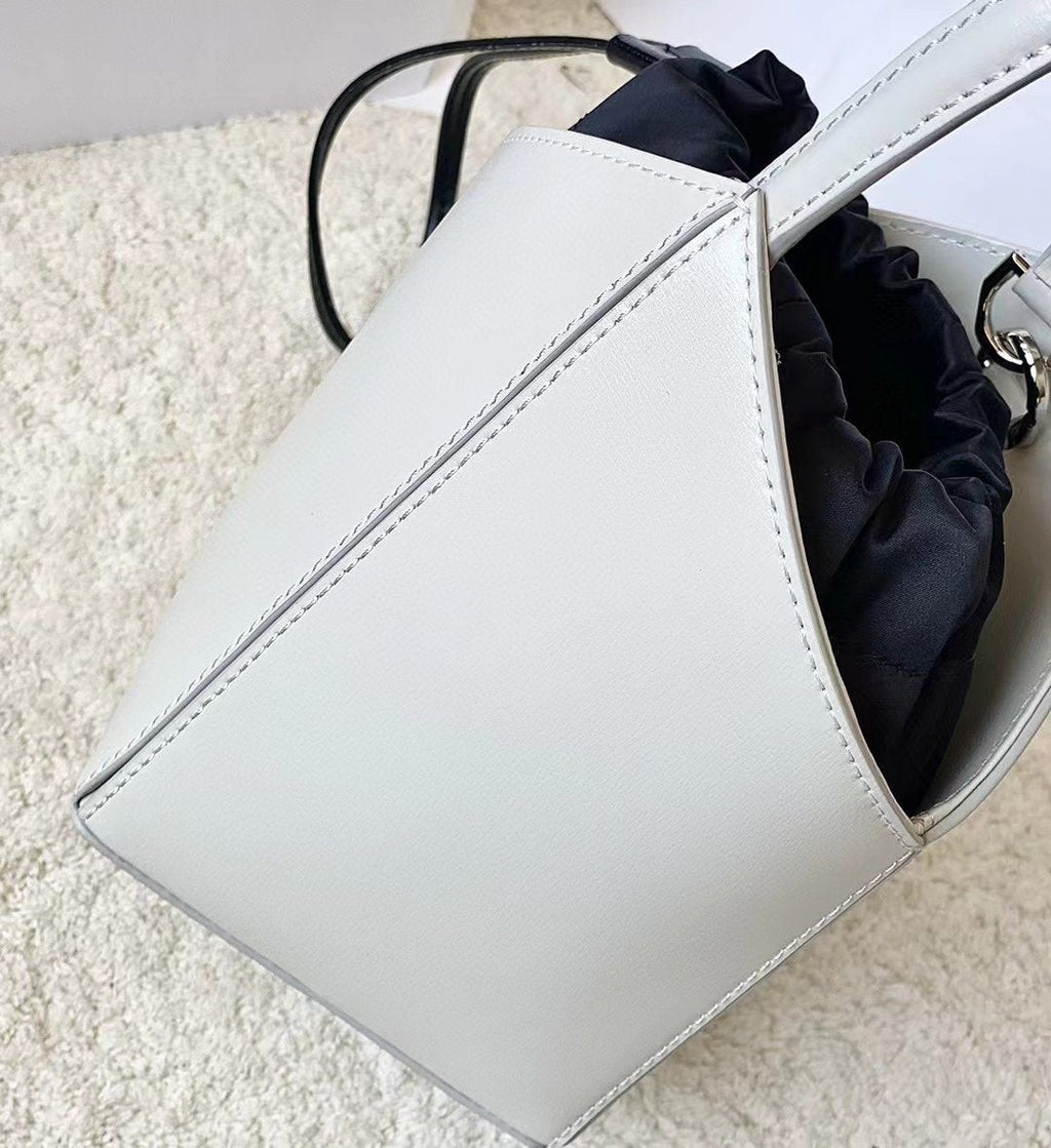 gv Mini Cut Out Bucket Bag Ivory For Women, Handbags, Shoulder Bags 6.3in/16cm GVC GLAMI50NRB1GV-105