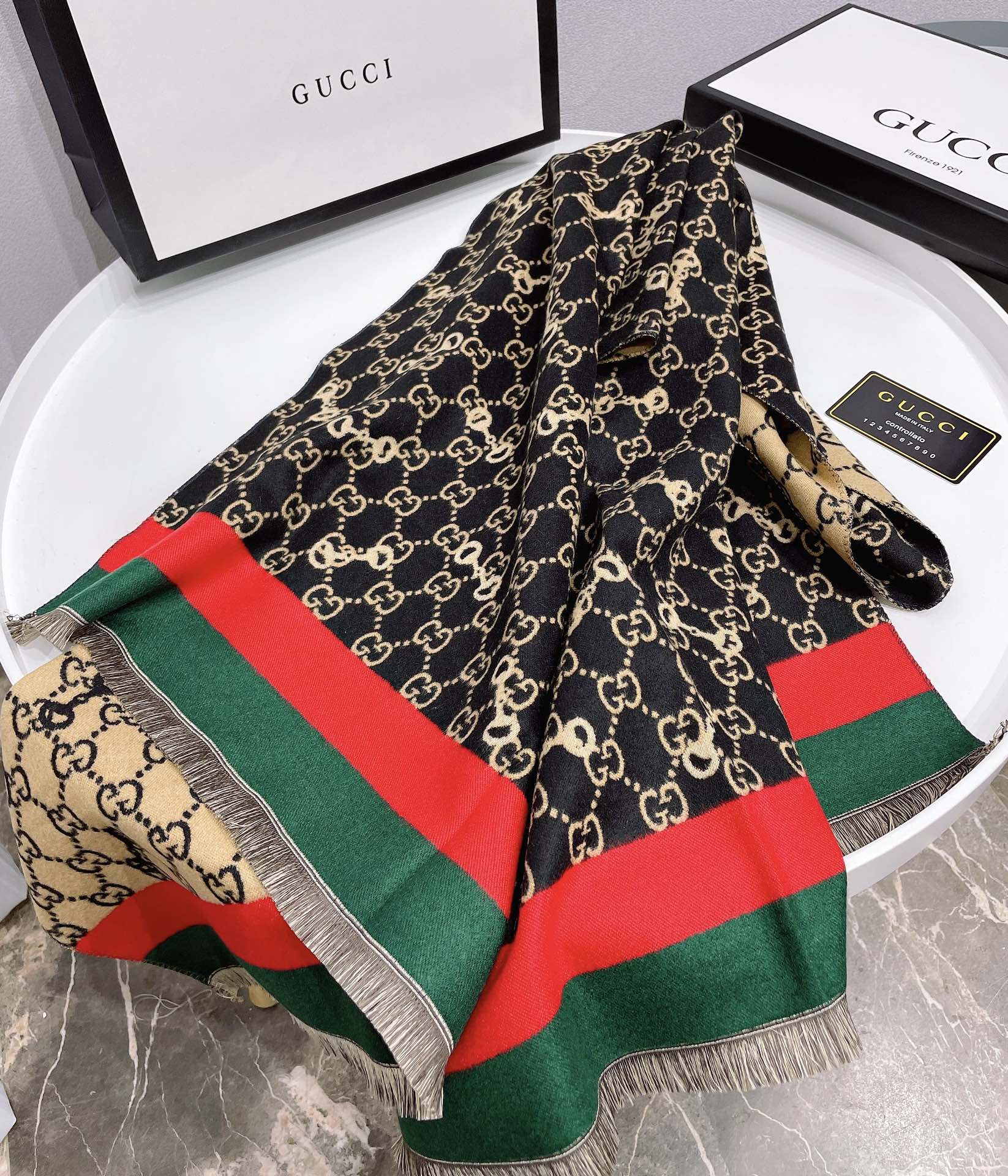 EN - Luxury GCI Scarf 015